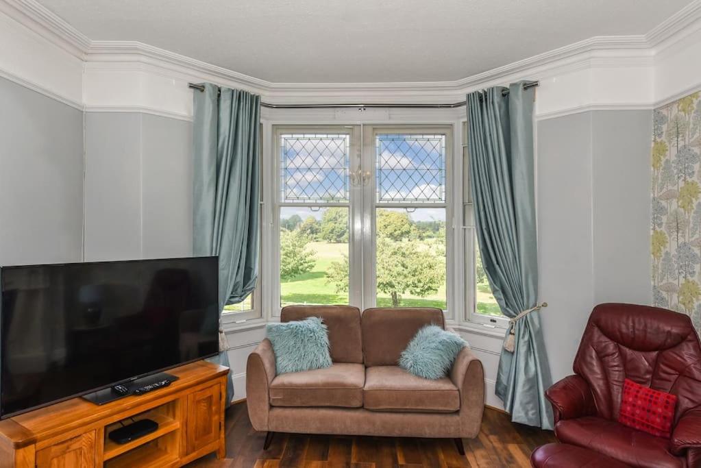 Traditional 3-Bed Property in Pontcanna with Parking