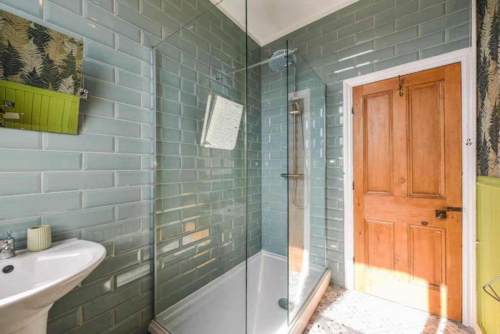Traditional 3-Bed Property in Pontcanna with Parking