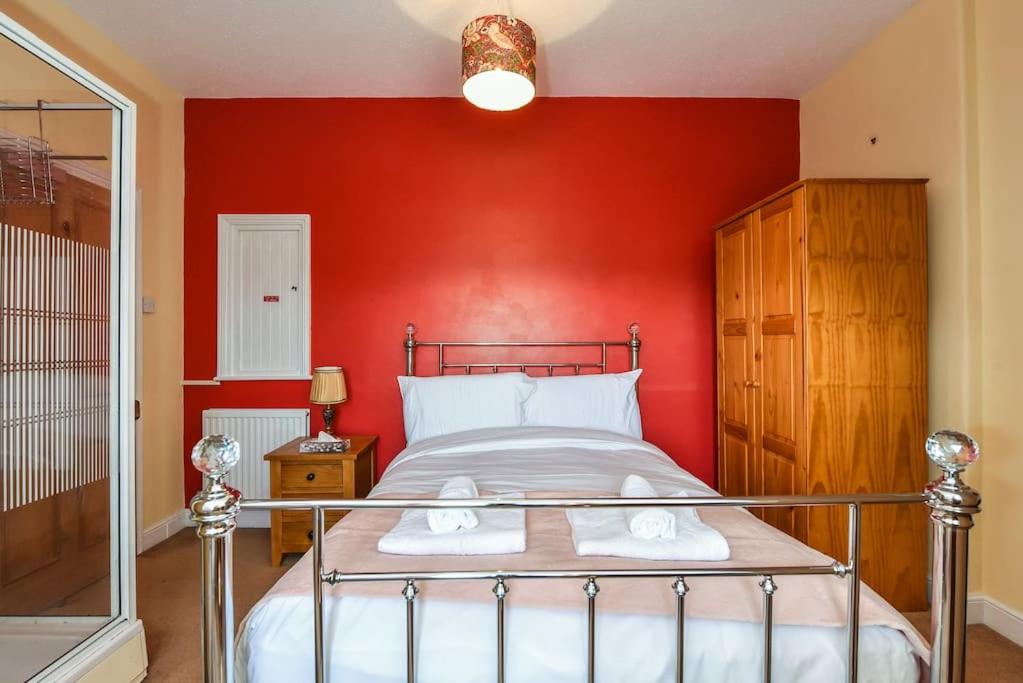 Traditional 3-Bed Property in Pontcanna with Parking