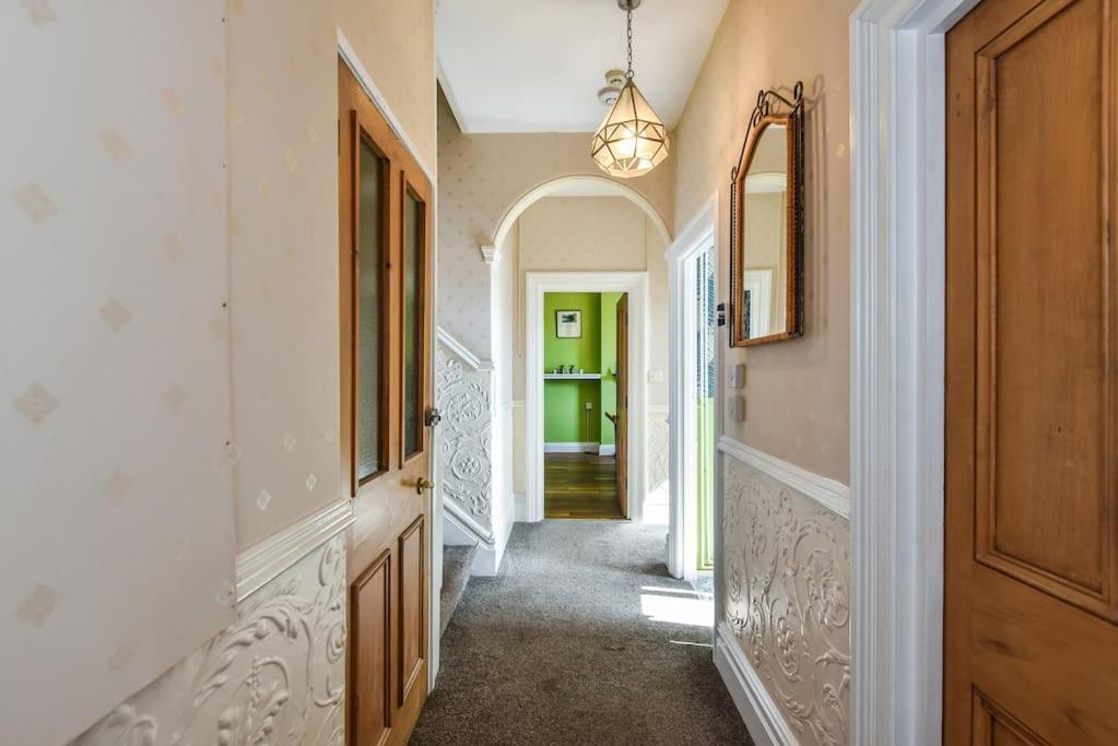 Traditional 3-Bed Property in Pontcanna with Parking