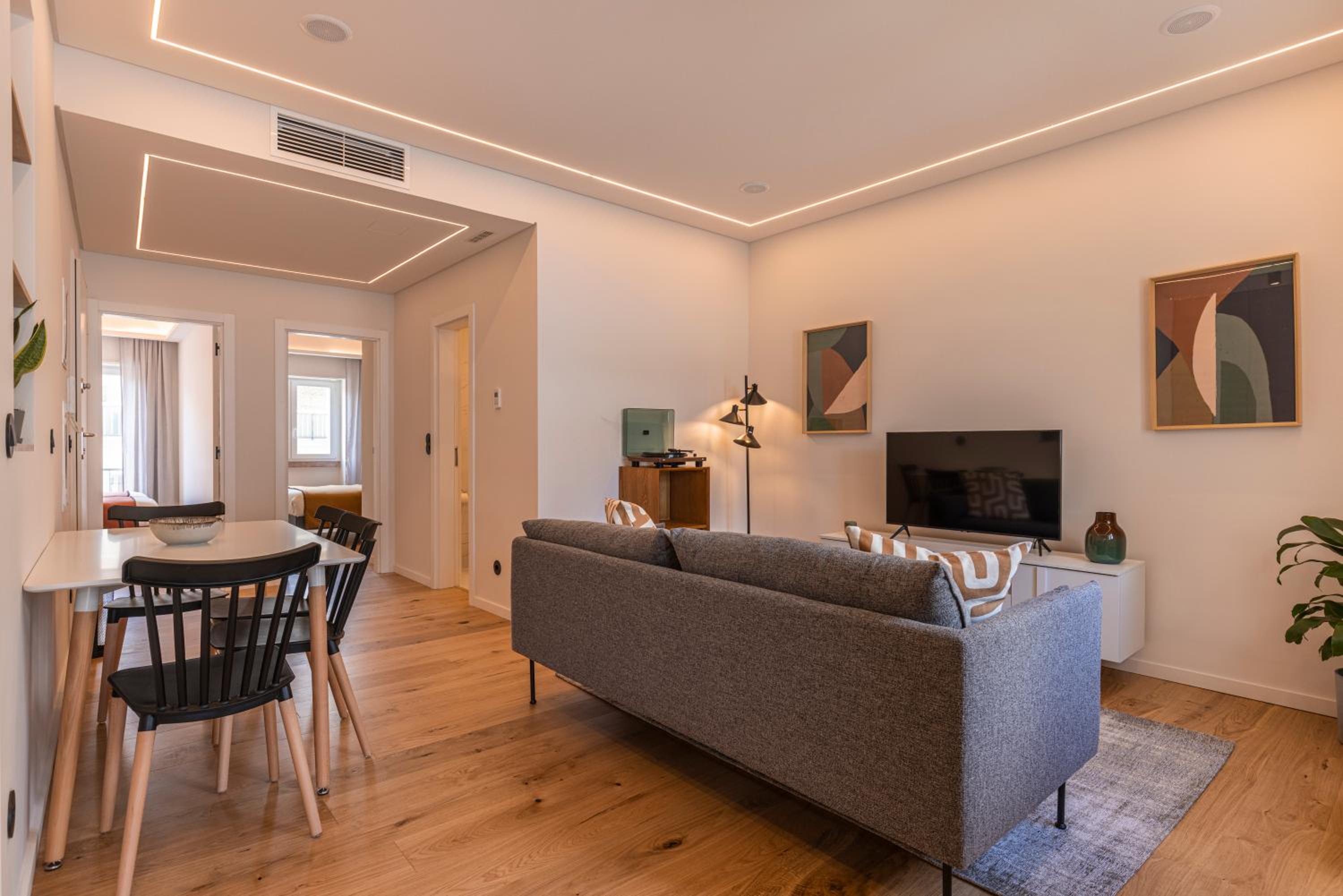 Charming Design Apartment view 5