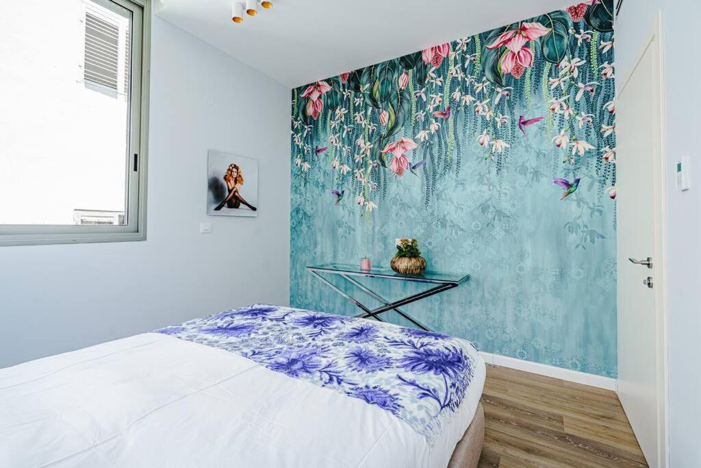 Unique 2BR in Yohanan Hasandler by Holiday-Rentals view 4