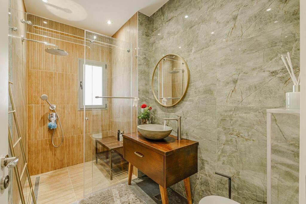 Unique 2BR in Yohanan Hasandler by Holiday-Rentals view 5