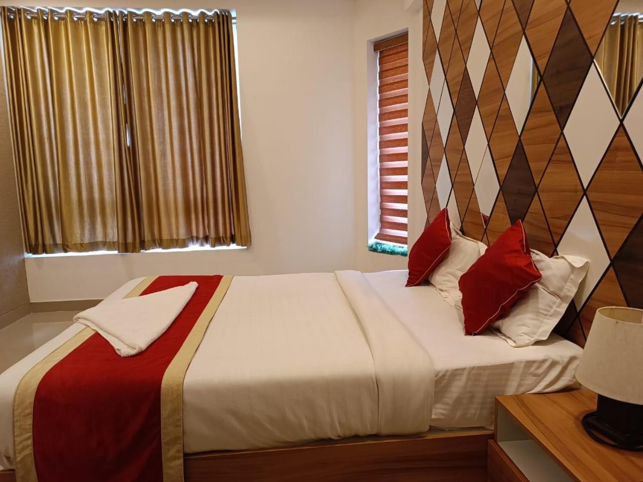 Sapphire Mansion Pool Villa Vagamon view 4