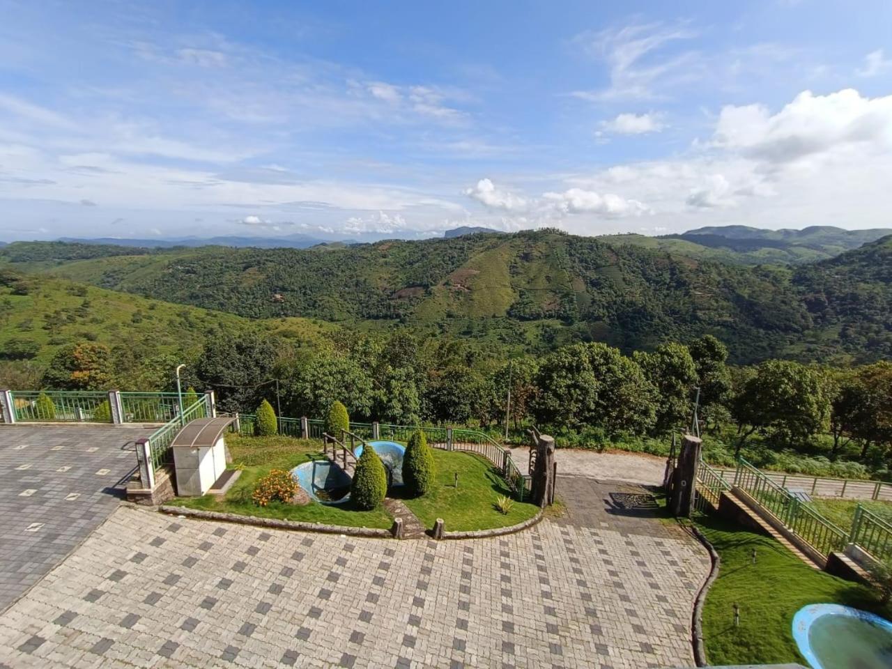 Sapphire Mansion Pool Villa Vagamon view 5