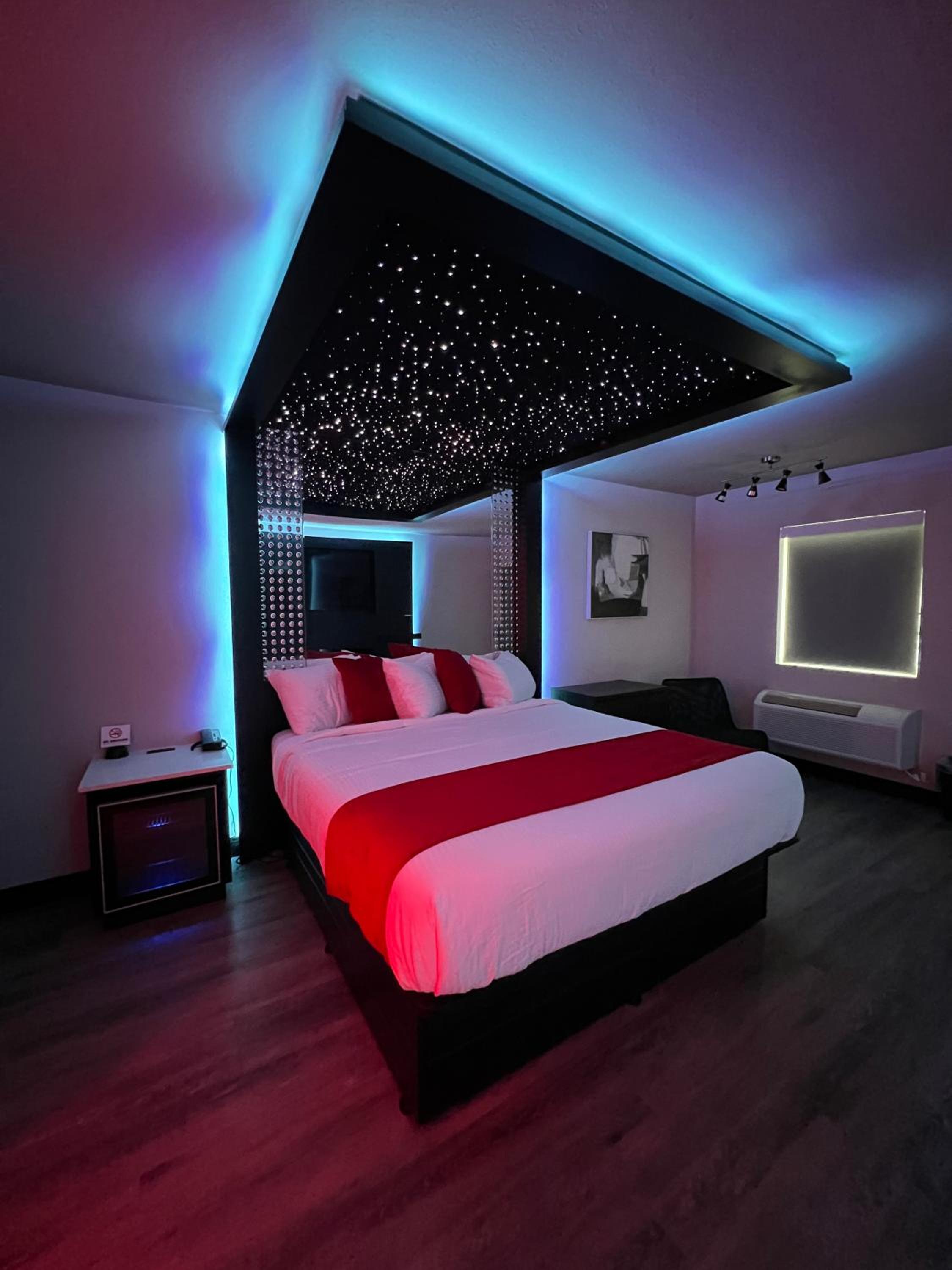 Imperial Suites, Adults Only