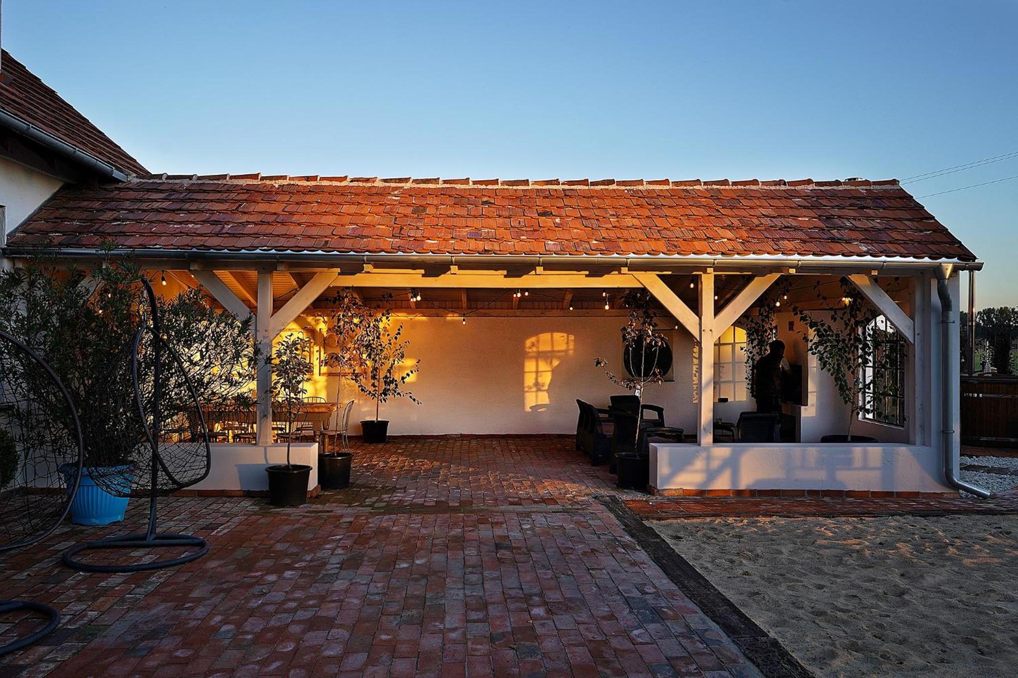 Grand House 47