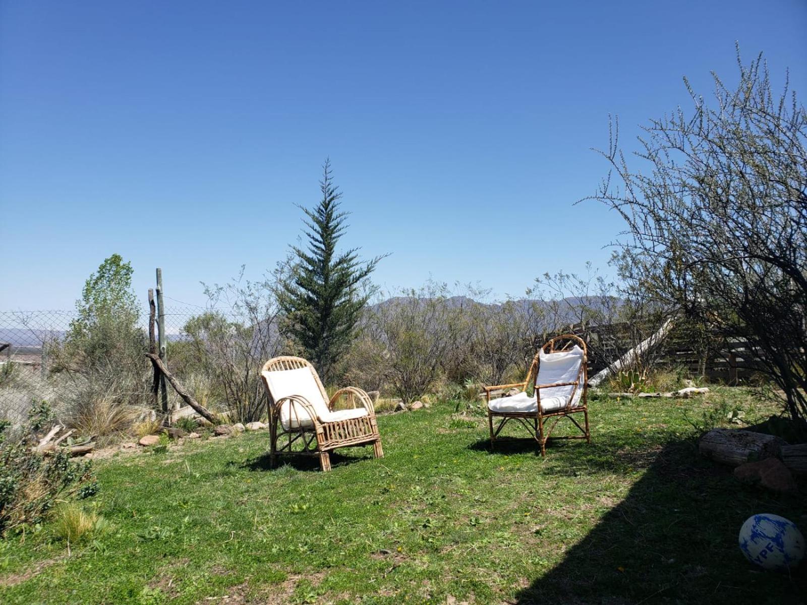 Andes Sol y río cabañas vacacionales en la montaña mendoza