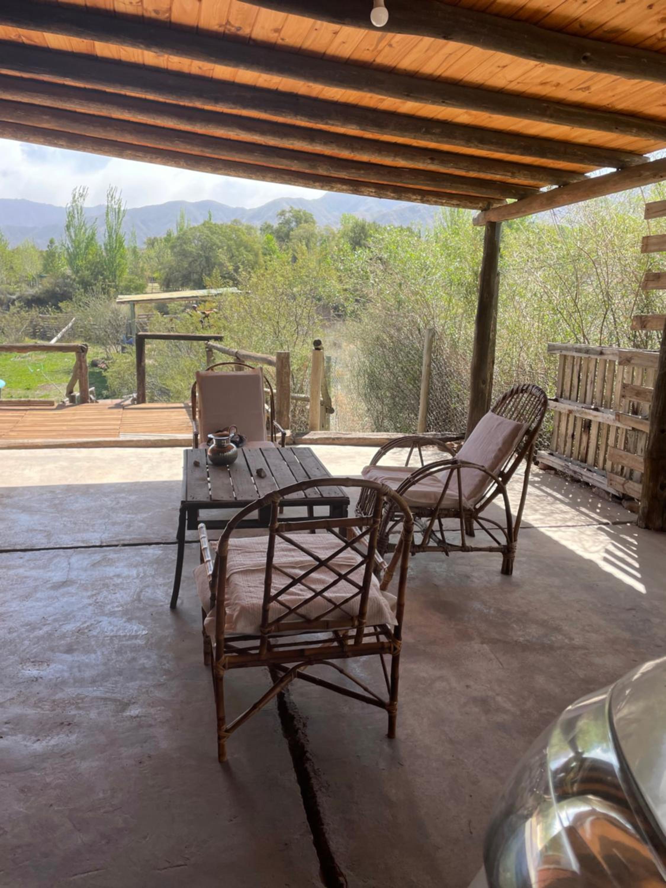 Andes Sol y río cabañas vacacionales en la montaña mendoza