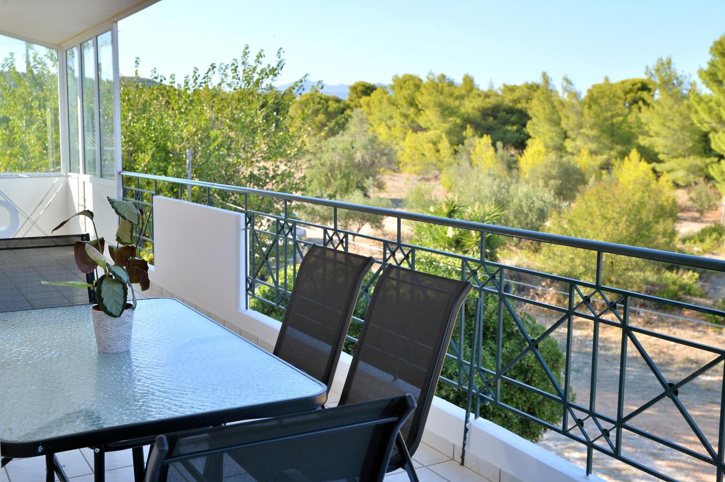 Domelia's Luxury Apartments near Airport & beach view 5