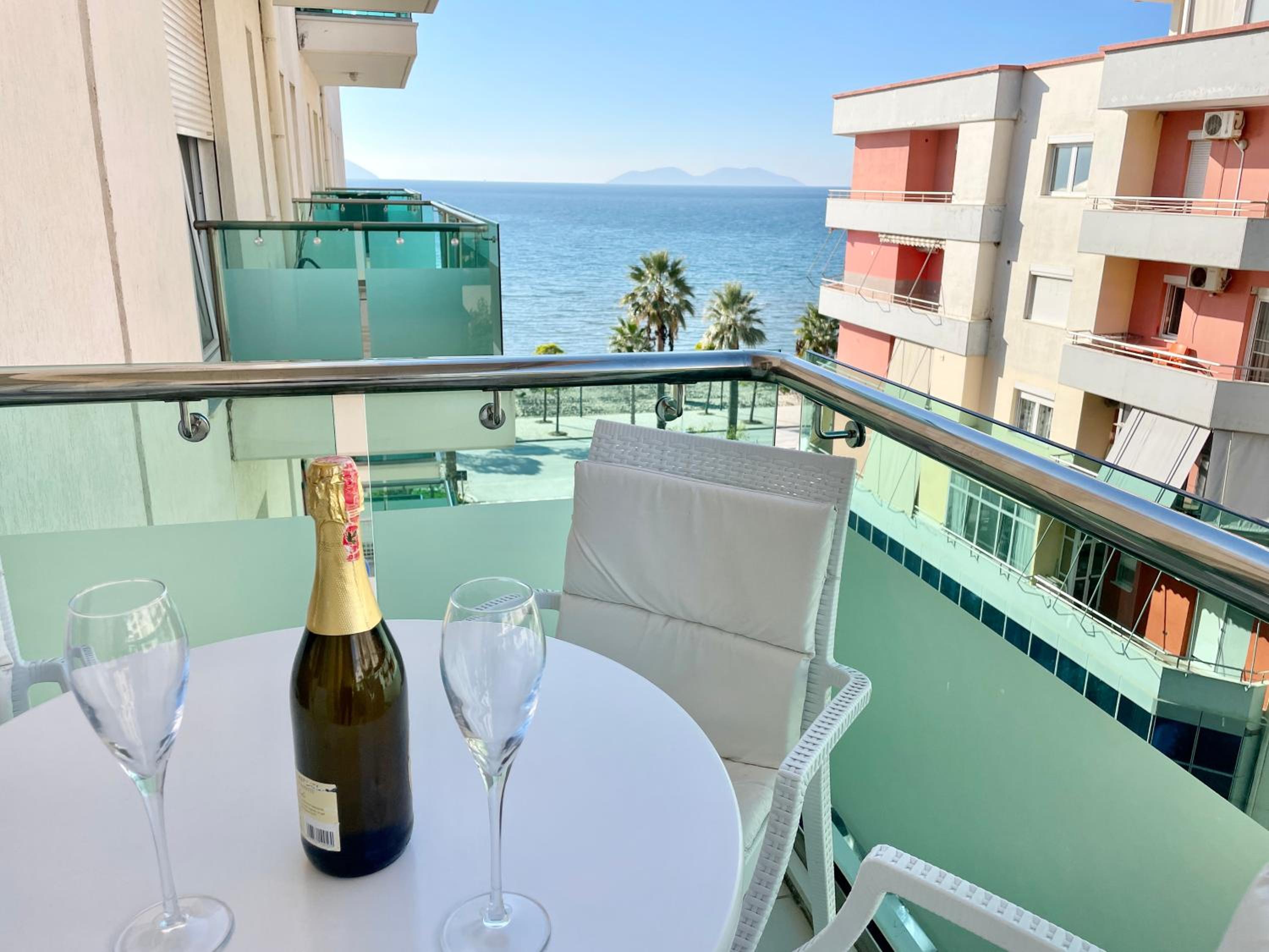 SEA SIDE SUITE