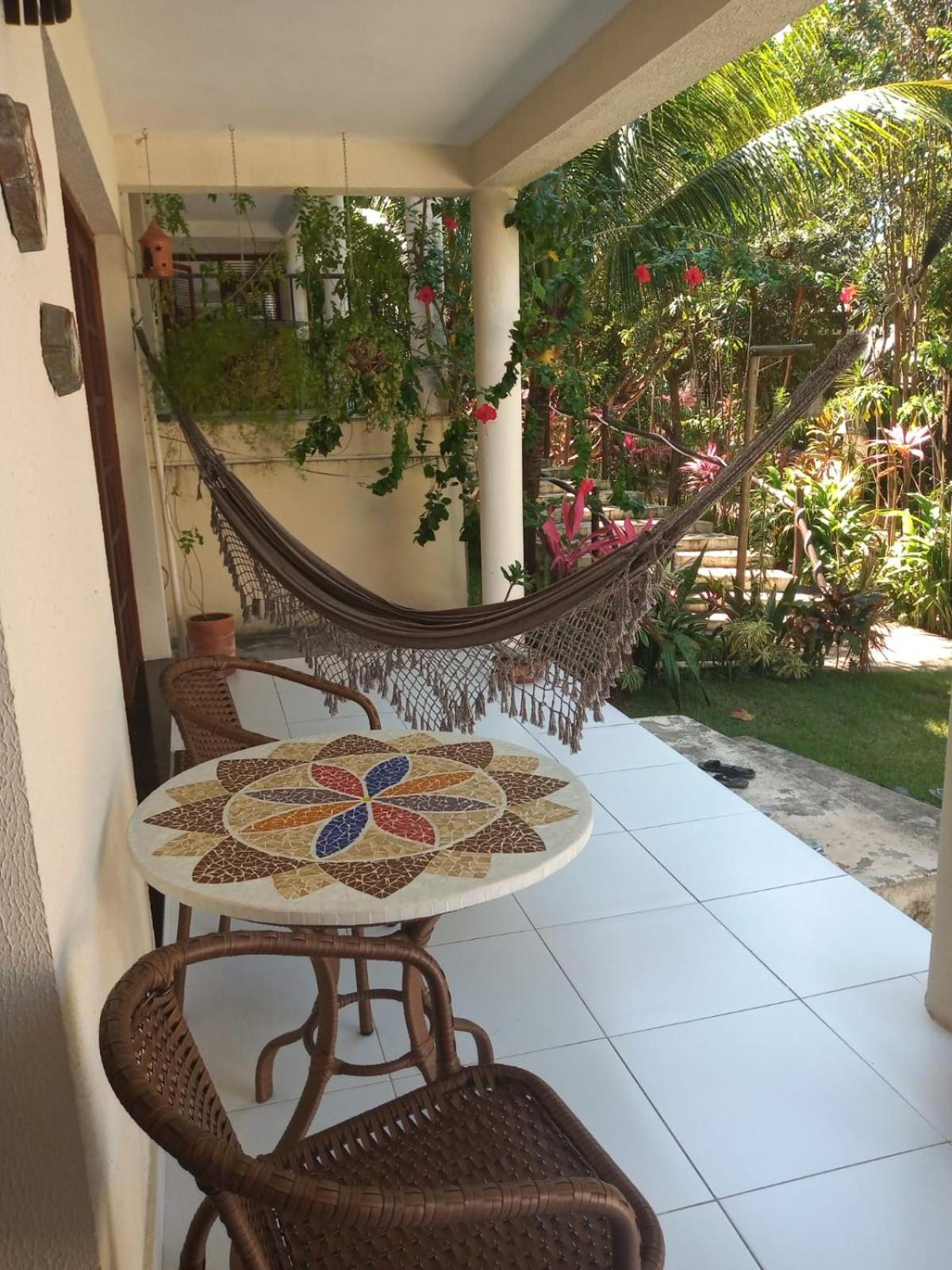 Casa aconchegante em condomínio arborizado