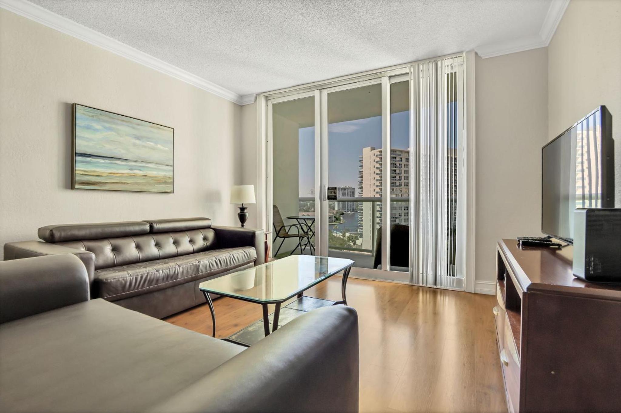 THE TIDES 1 bedroom apt 10 floor WE ARE ON THE BEACH! view 5