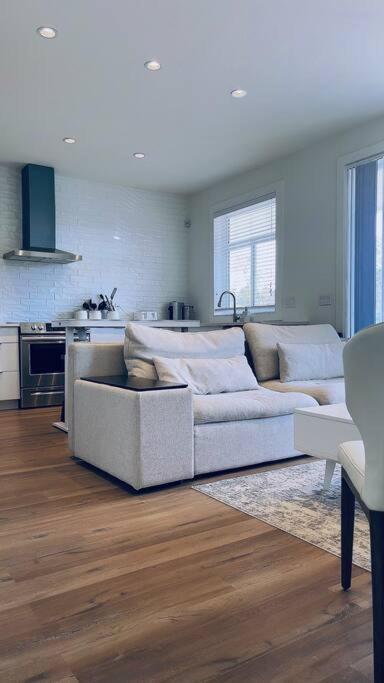 Gorgeous 2 bedroom lake house Suite! view 2