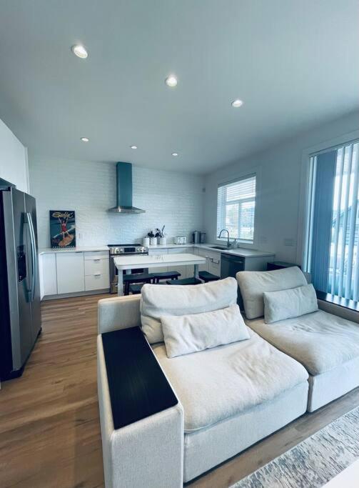 Gorgeous 2 bedroom lake house Suite! view 4