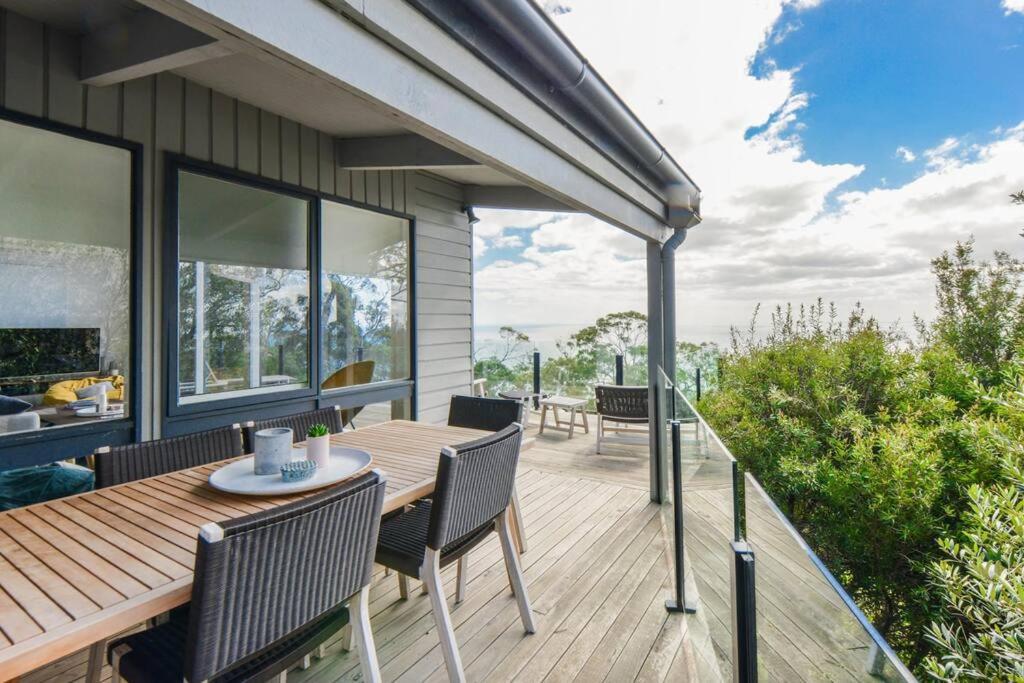 Nest over the Bay. Amazing views!