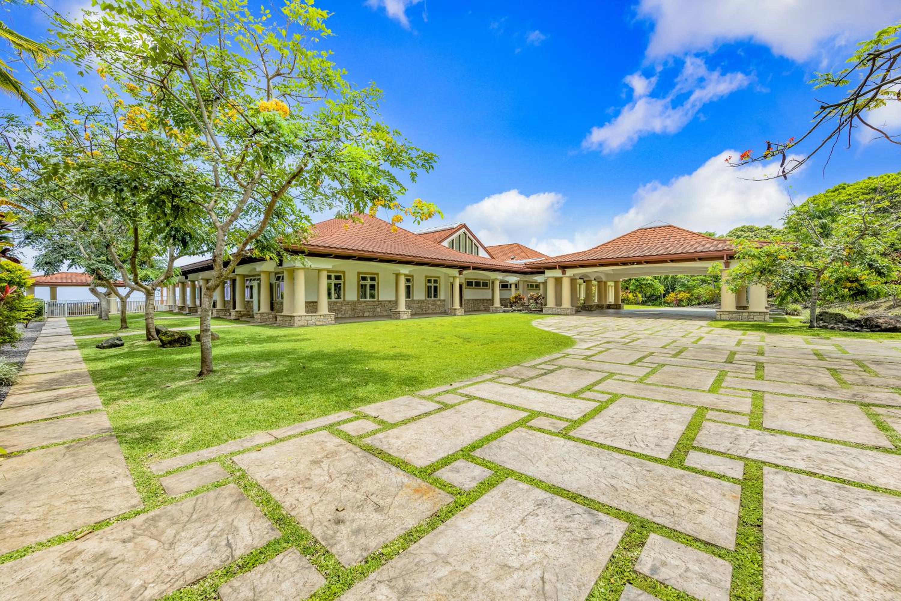 Hotel Luxury Kona Mansion - Infinity Pool & Epic Views - Image 1