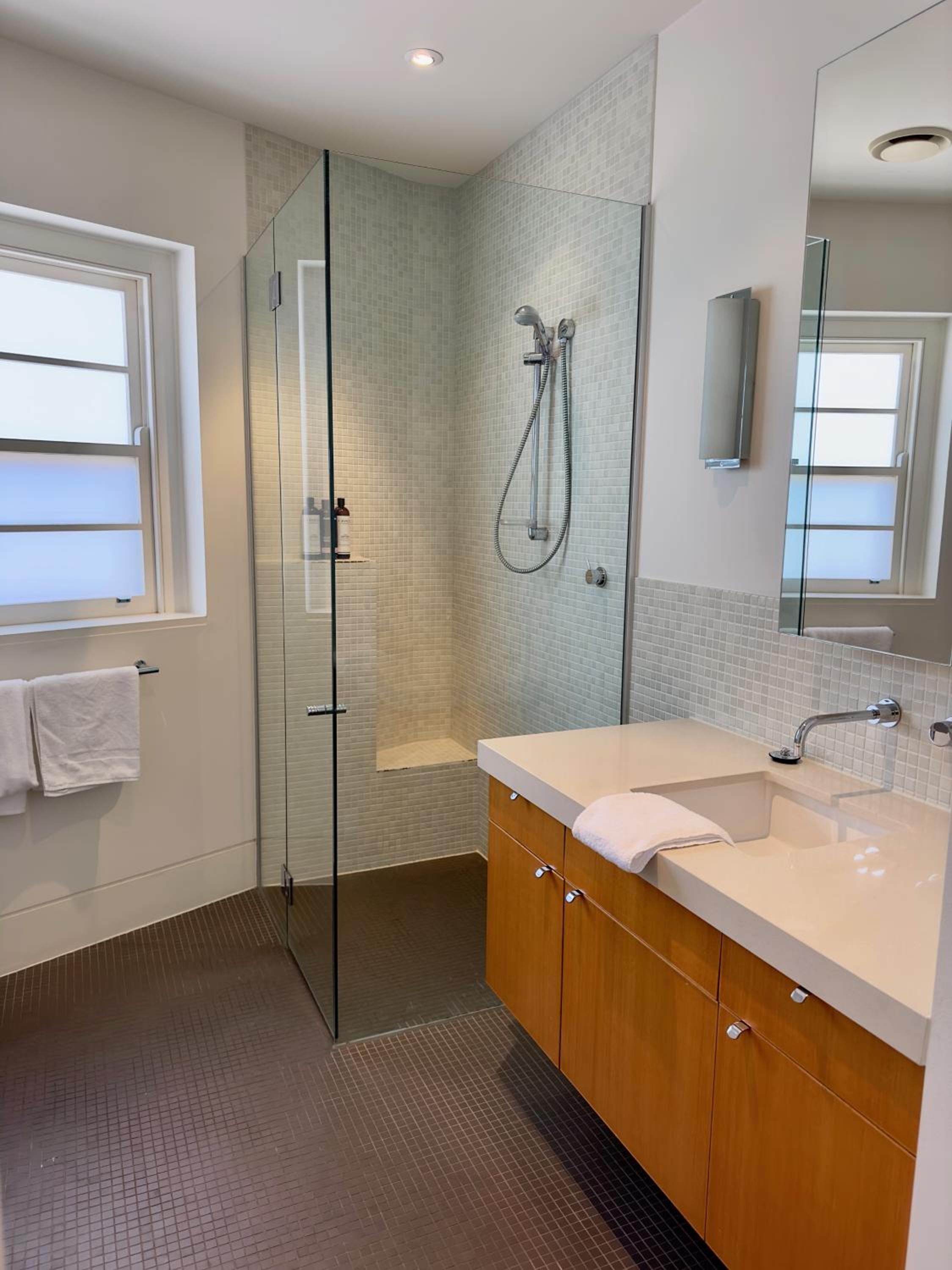 Captains Retreat Apartments and Cottages