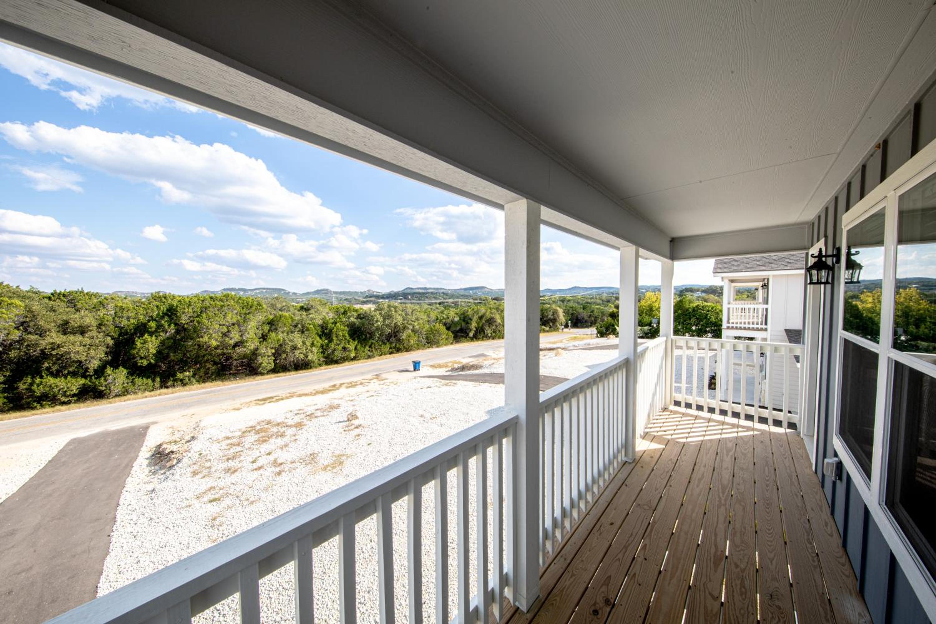 Lakeshore Retreat