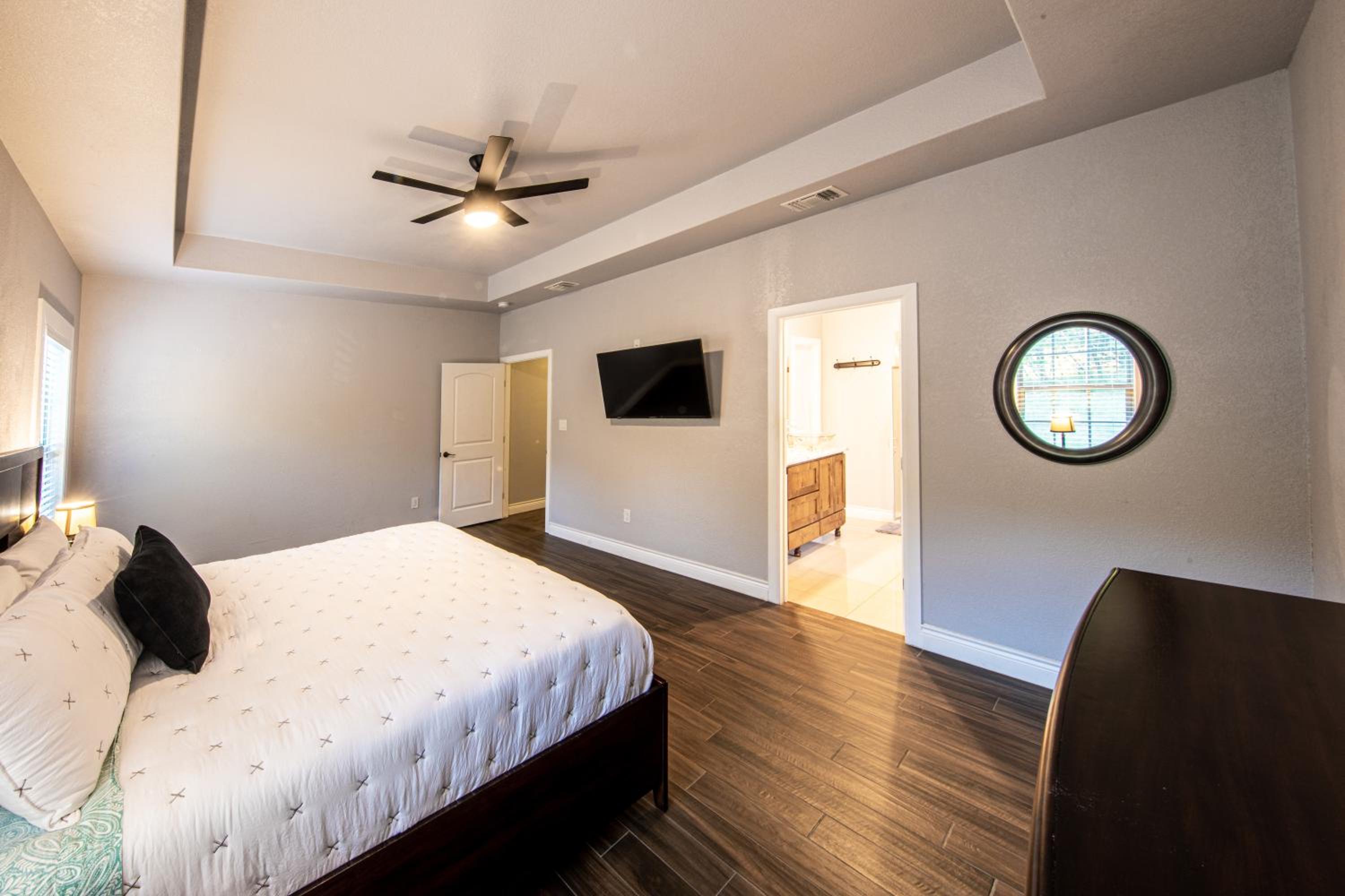 Lakeview Luxury