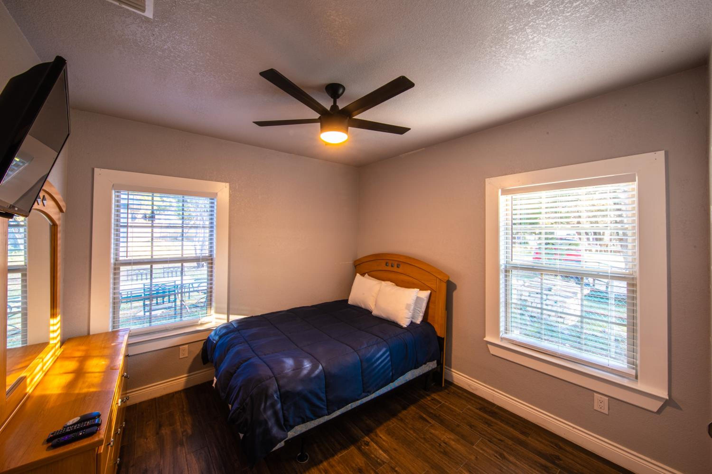Lakeview Luxury