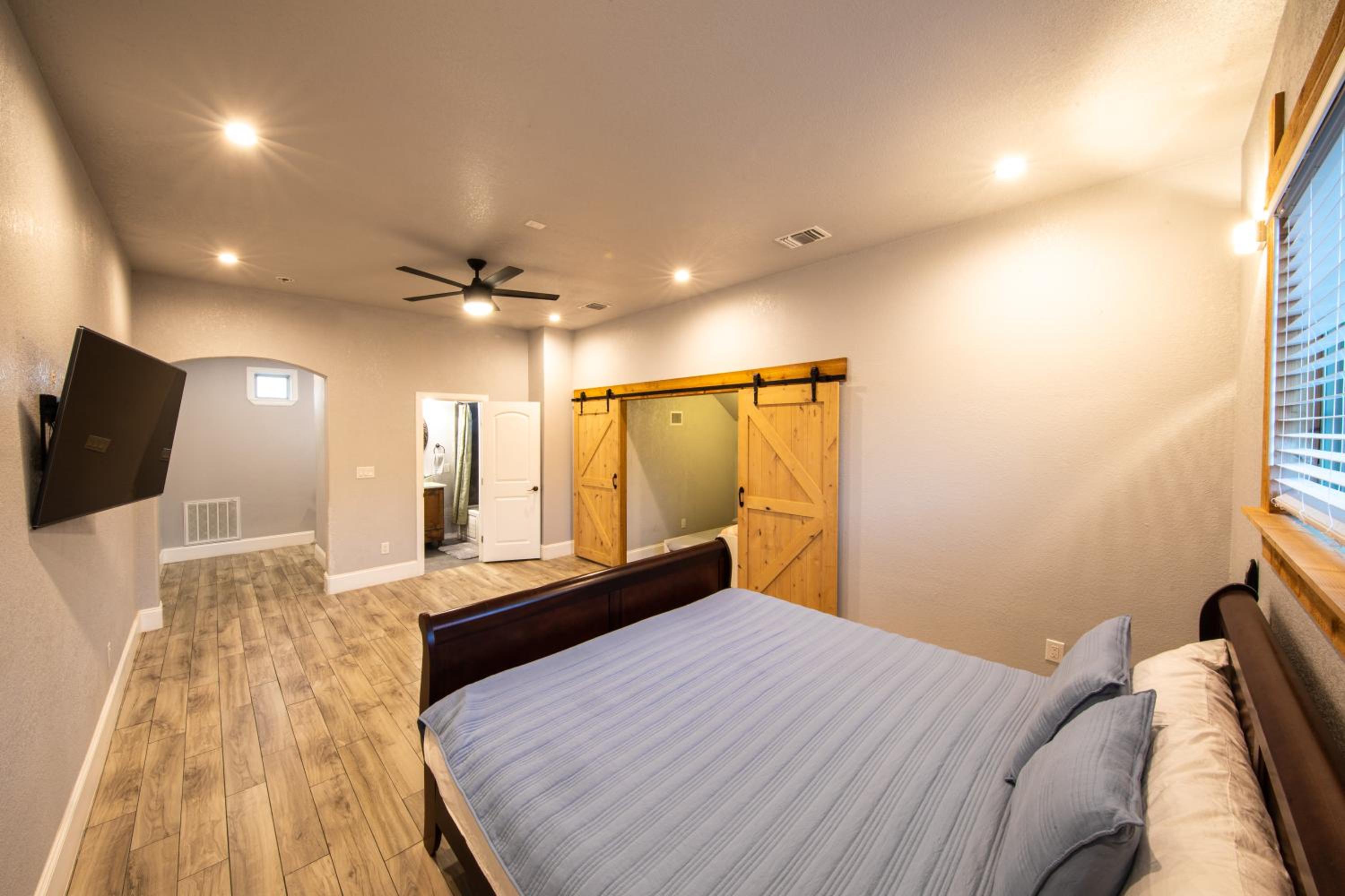 Lakeview Luxury