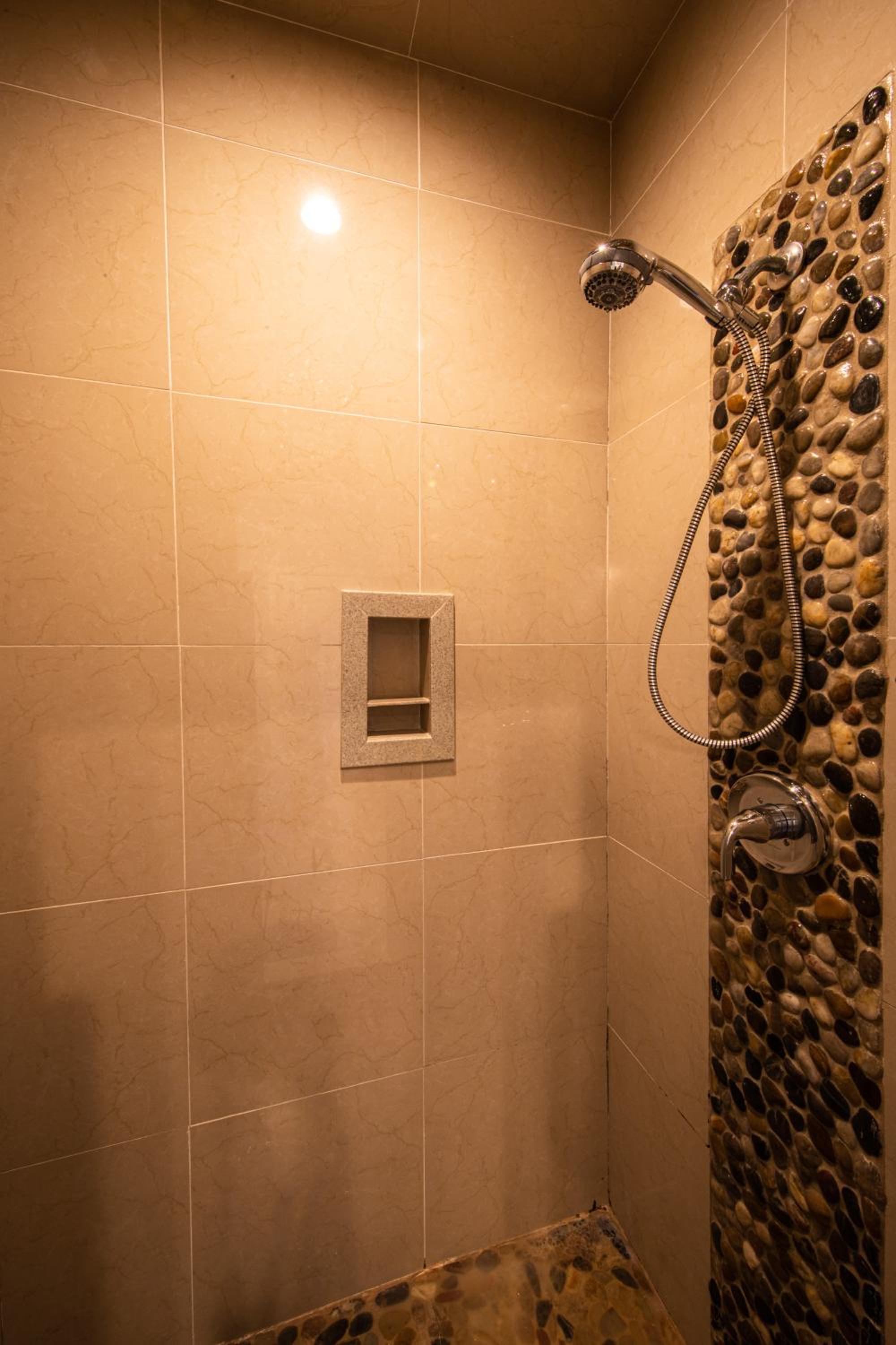 Lakeview Luxury