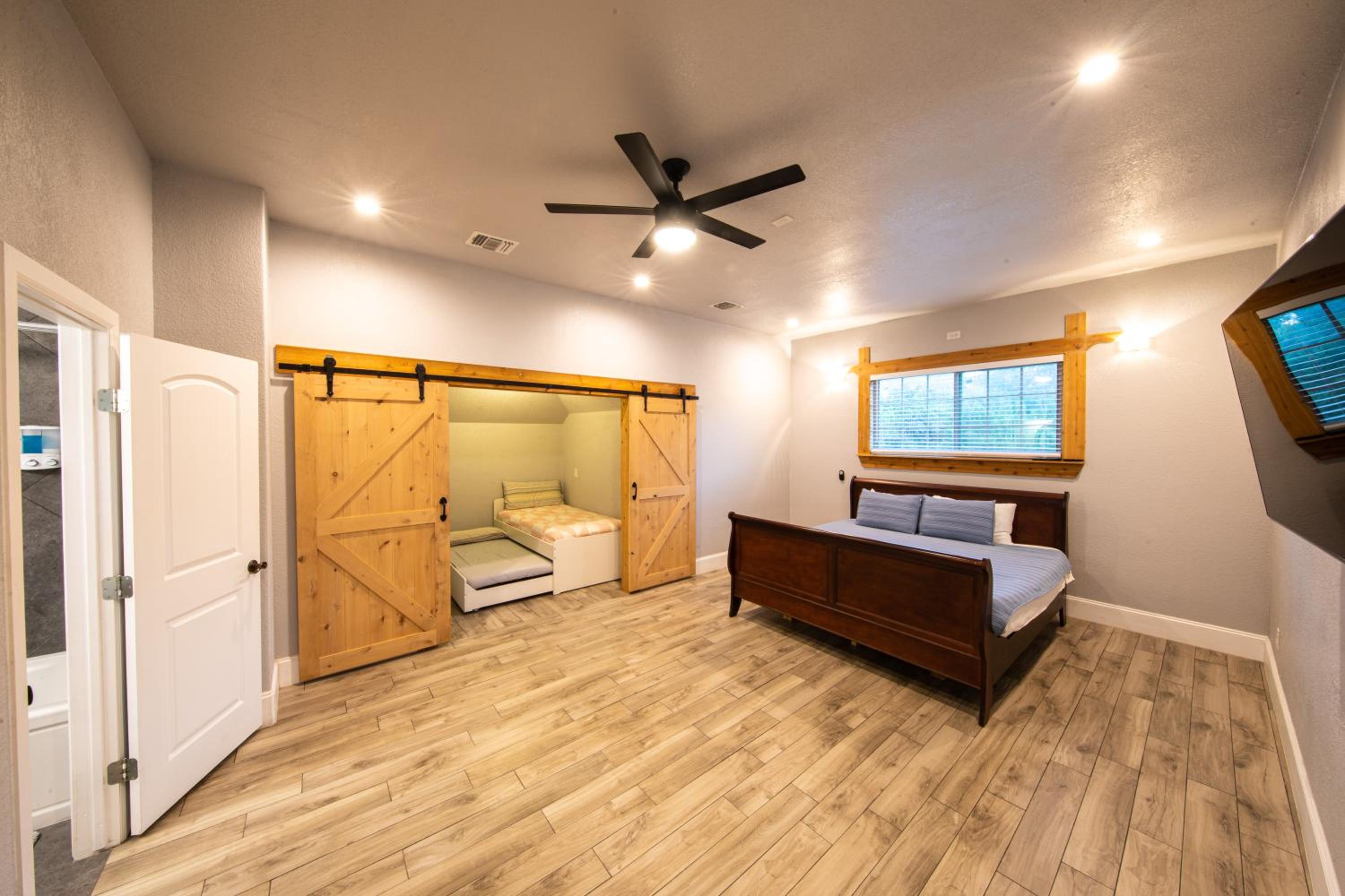 Lakeview Luxury