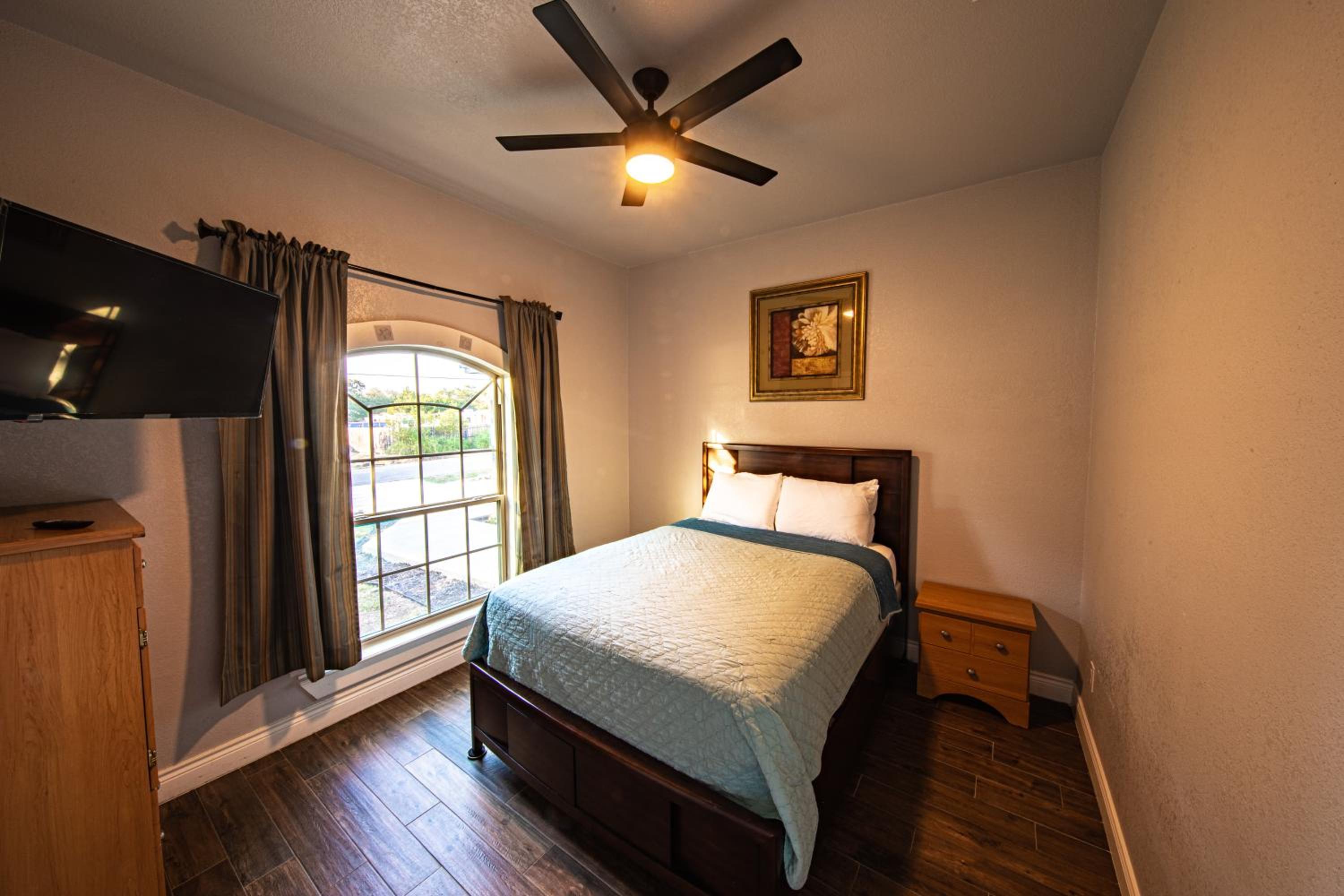 Lakeview Luxury
