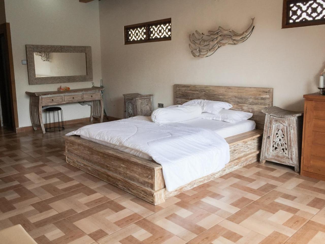 Escotel Villa Marga view 4