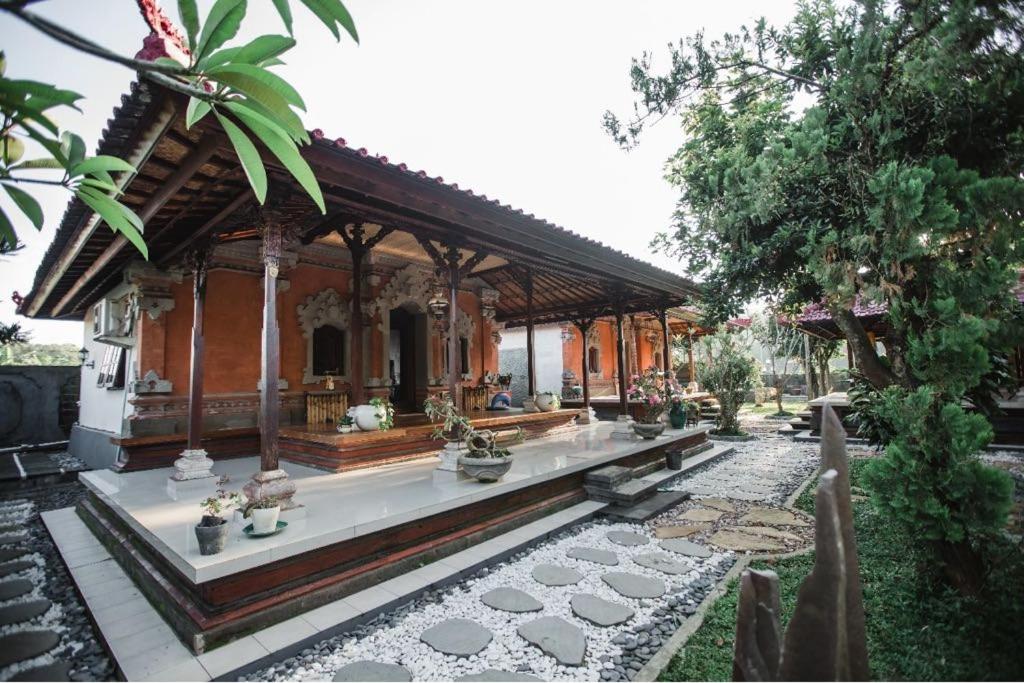 Escotel Villa Marga view 2