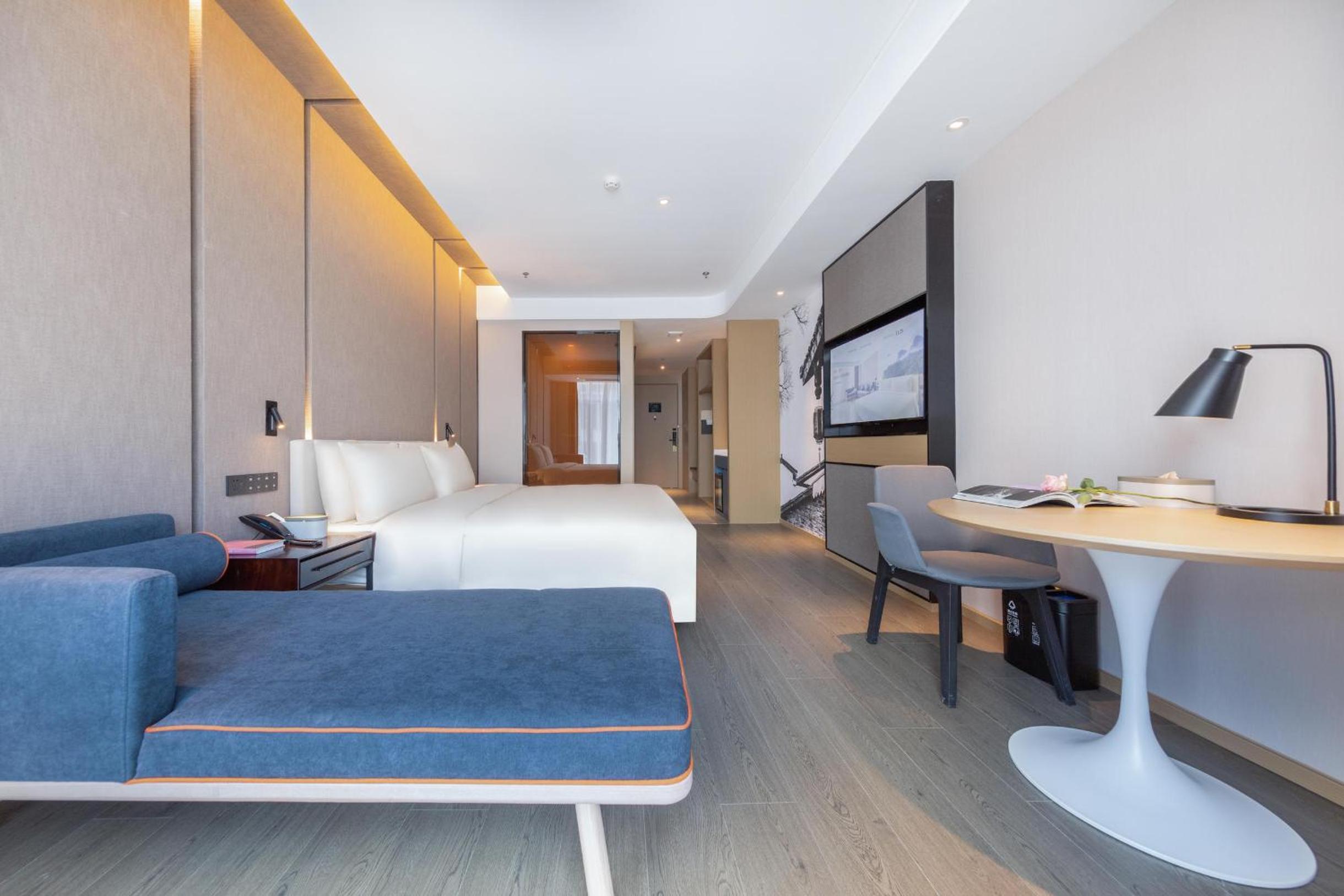 Atour Hotel Yibin West Railway Station