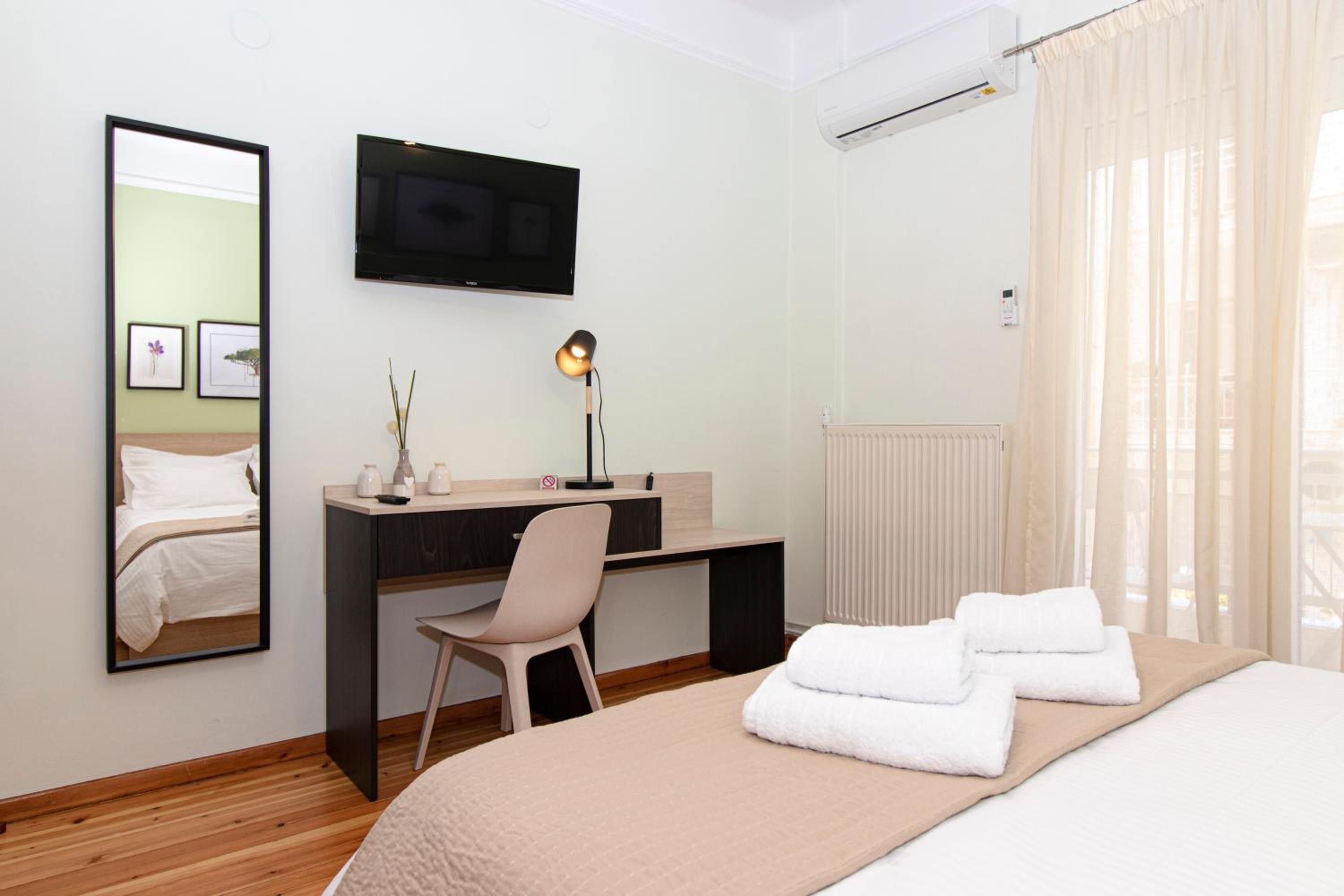 Large, Sunny, Modern apartment fully renovated, next to Agia Sofia photo 2