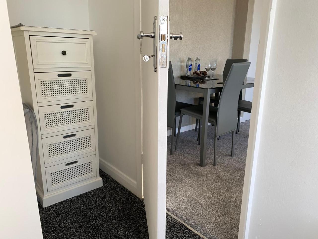 Lytham St Annes Vacations - Beach Front Apartment with Free Parking, St Annes - Property Image 5