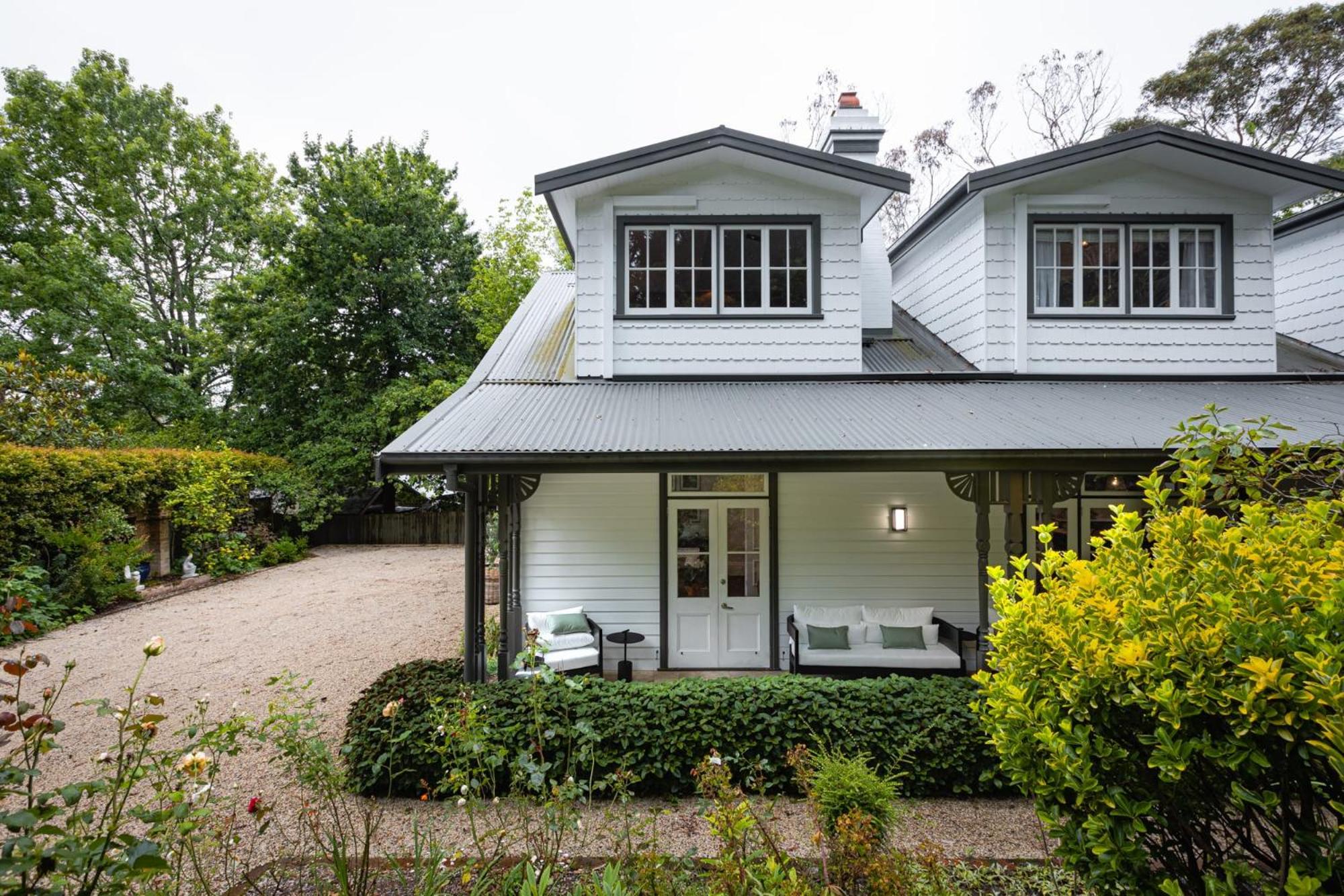 Hotel Villa Northcote Luxurious 4BR Wood Fireplace Leura - Image 1