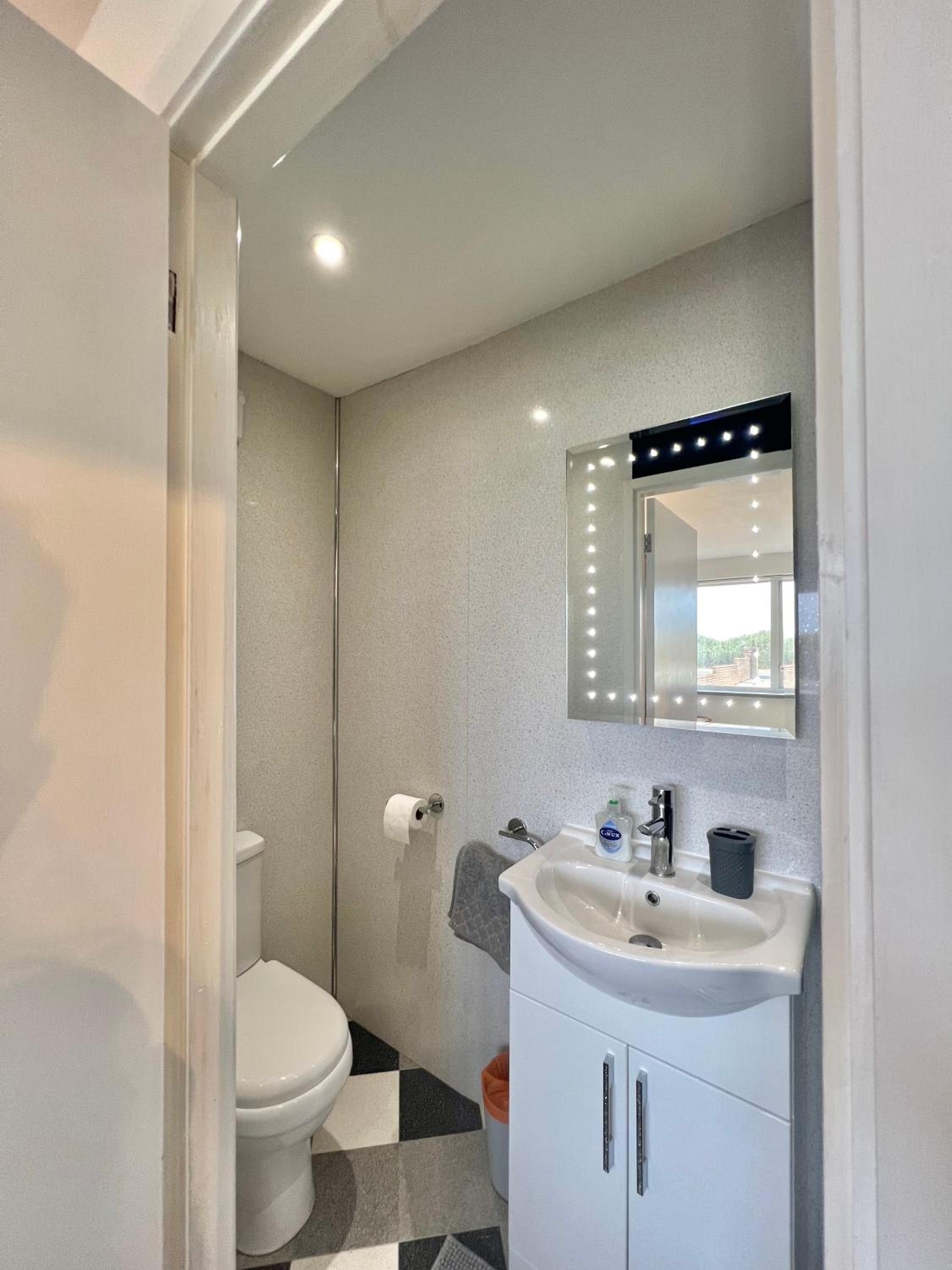 Lytham St Annes Vacations - Beach Front Apartment with Free Parking, St Annes - Property Image 6