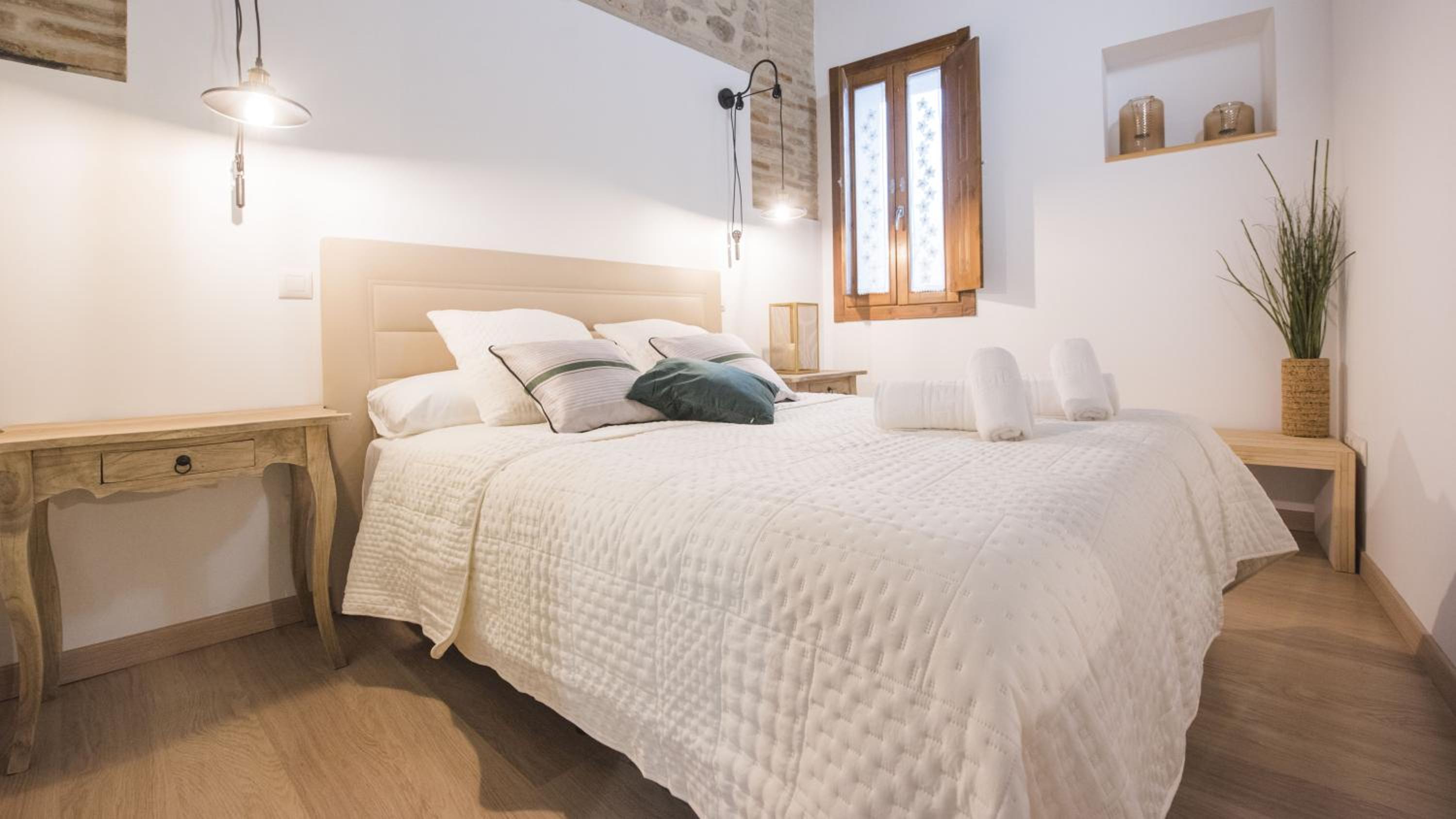 Madera y Piedra - Apartamentos Aloha Toledo