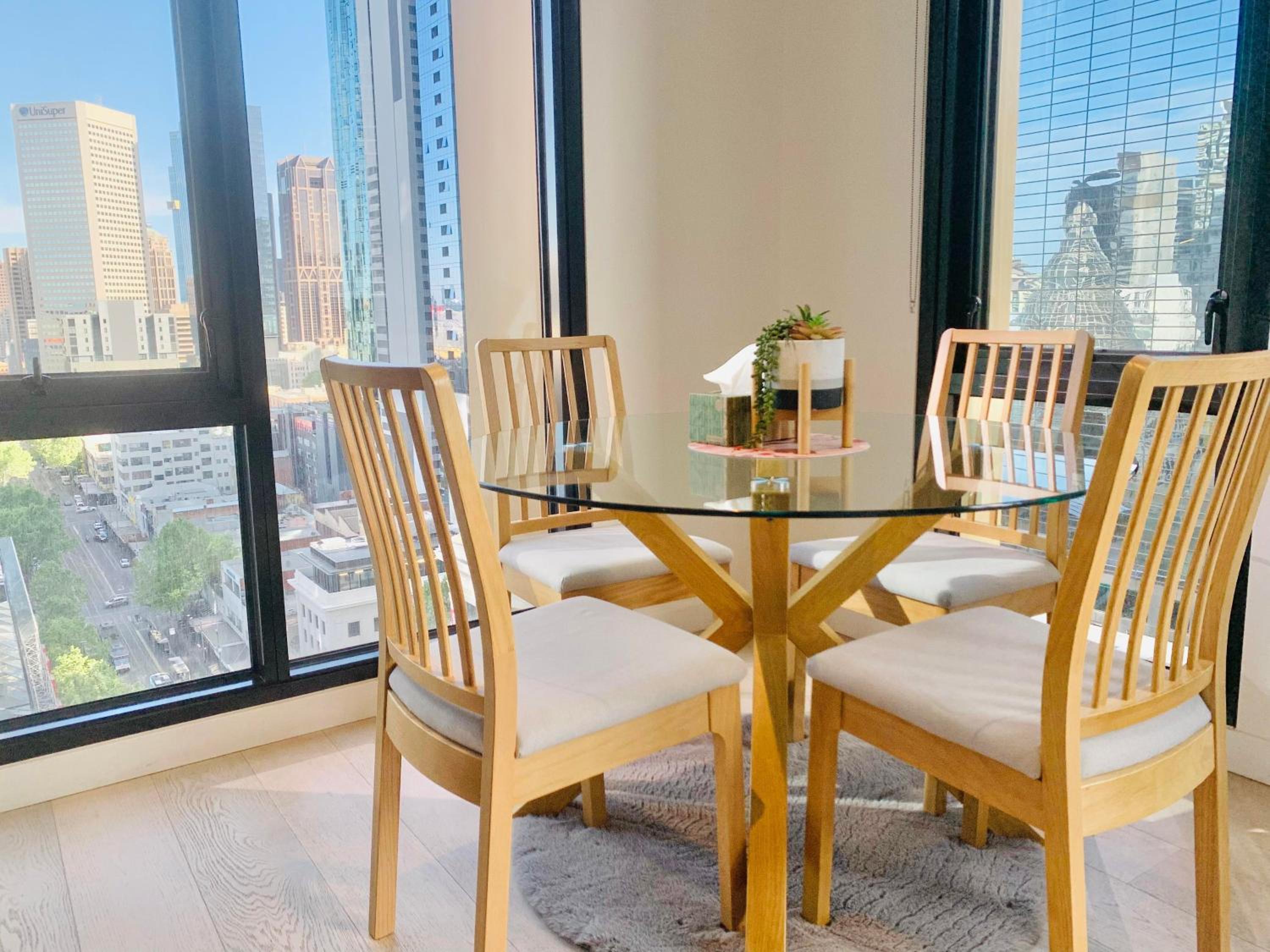 Melbourne CBD Empire Apartment