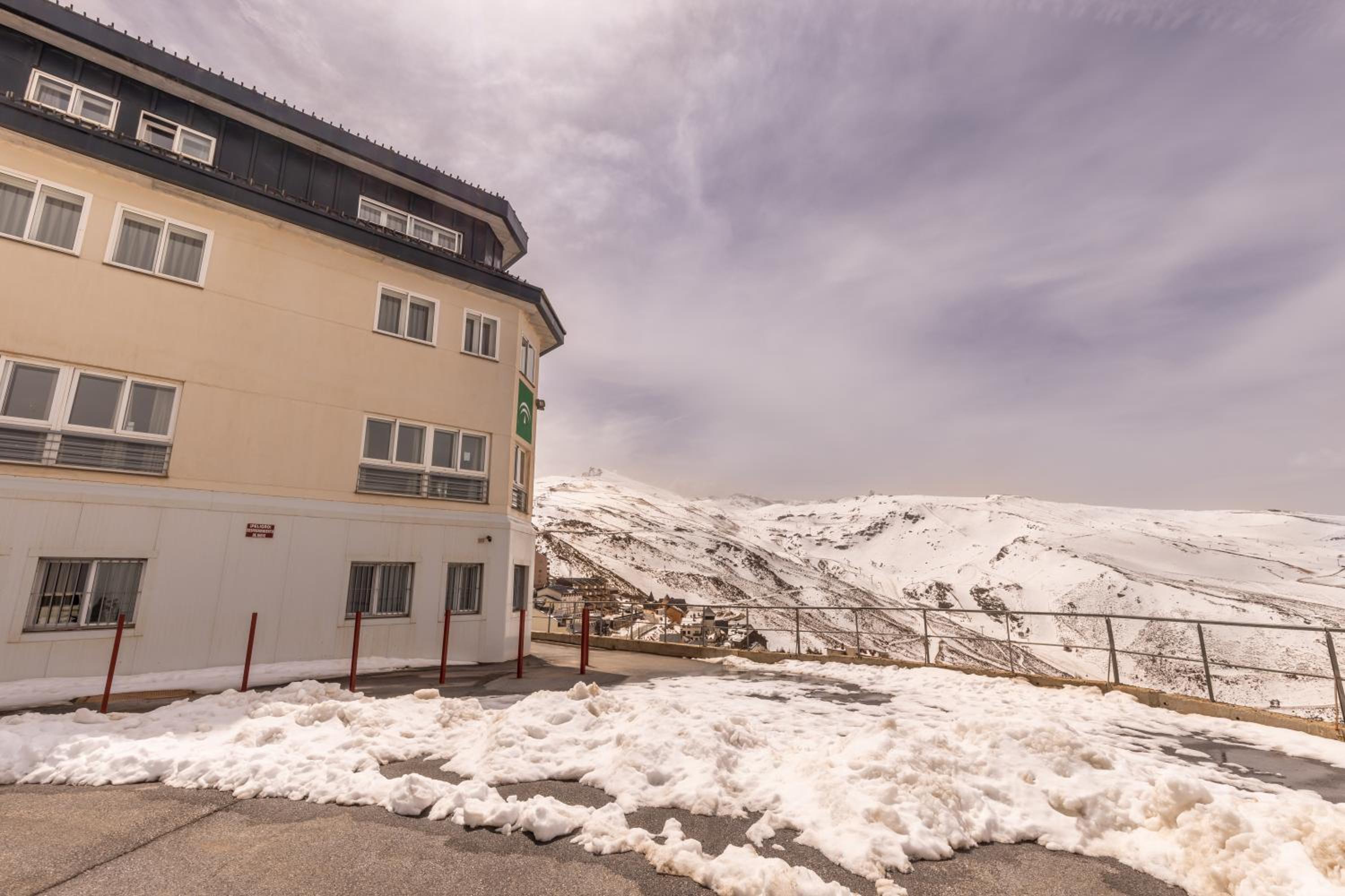 Albergue Inturjoven Sierra Nevada view 2