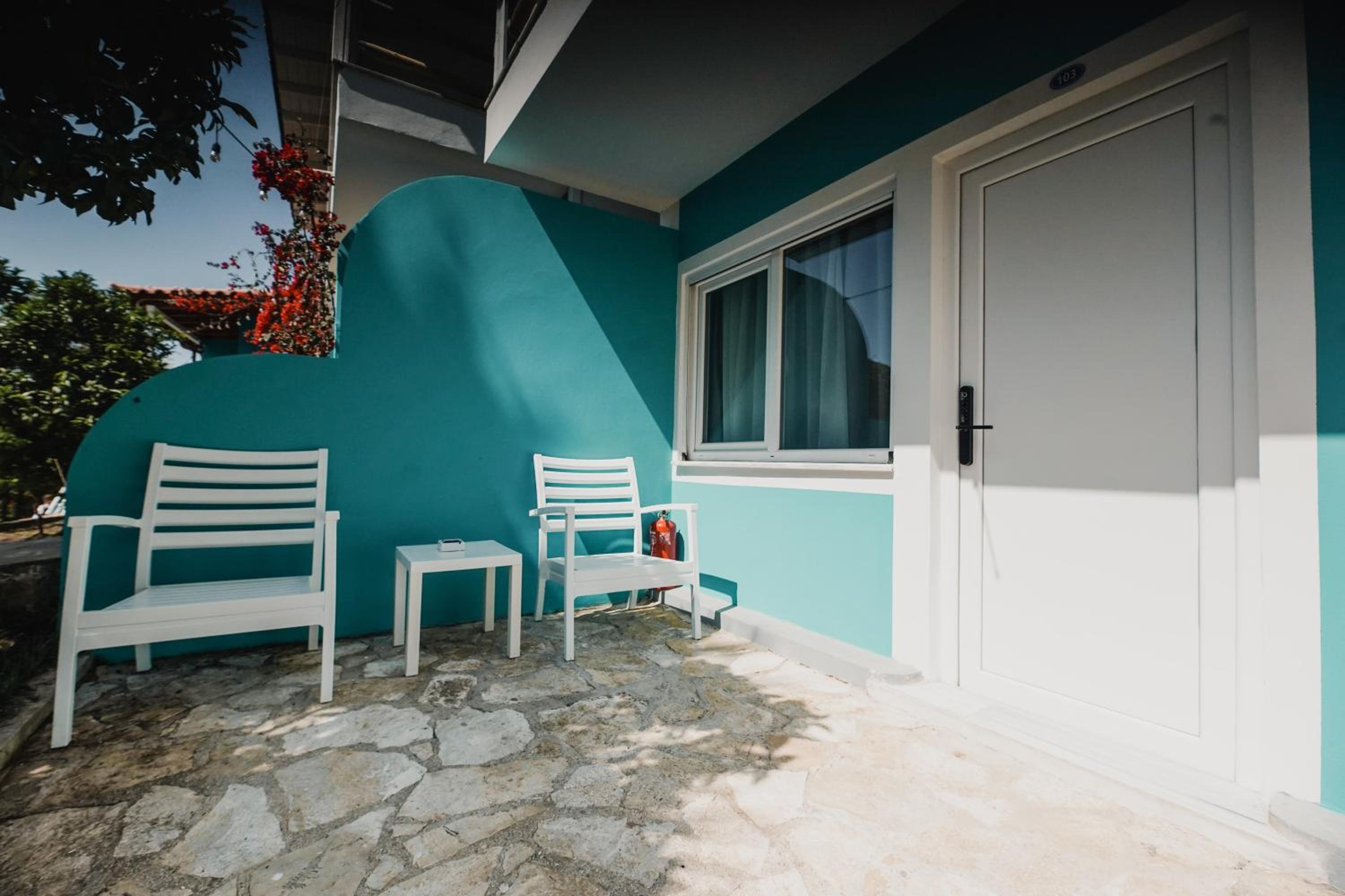 Drymades Bungalows Adults Only