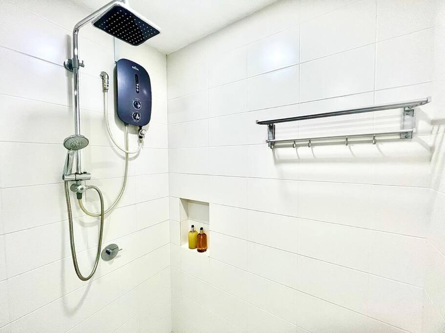 E 1-5Pax Cozy home 4 Bed Wifi TV Trefoil @Setia City Setia Alam SCCC photo 2
