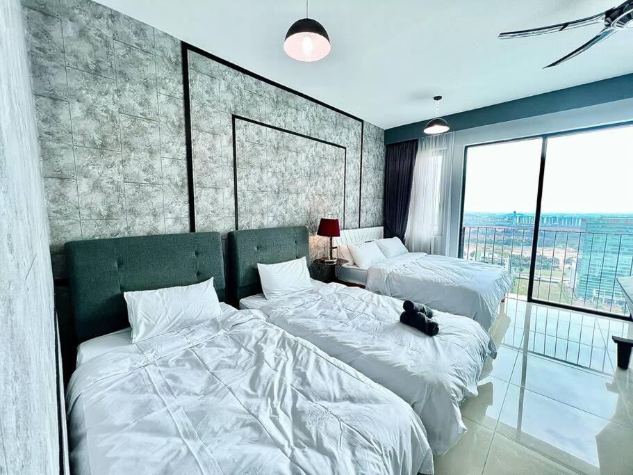 E 1-5Pax Cozy home 4 Bed Wifi TV Trefoil @Setia City Setia Alam SCCC photo 5