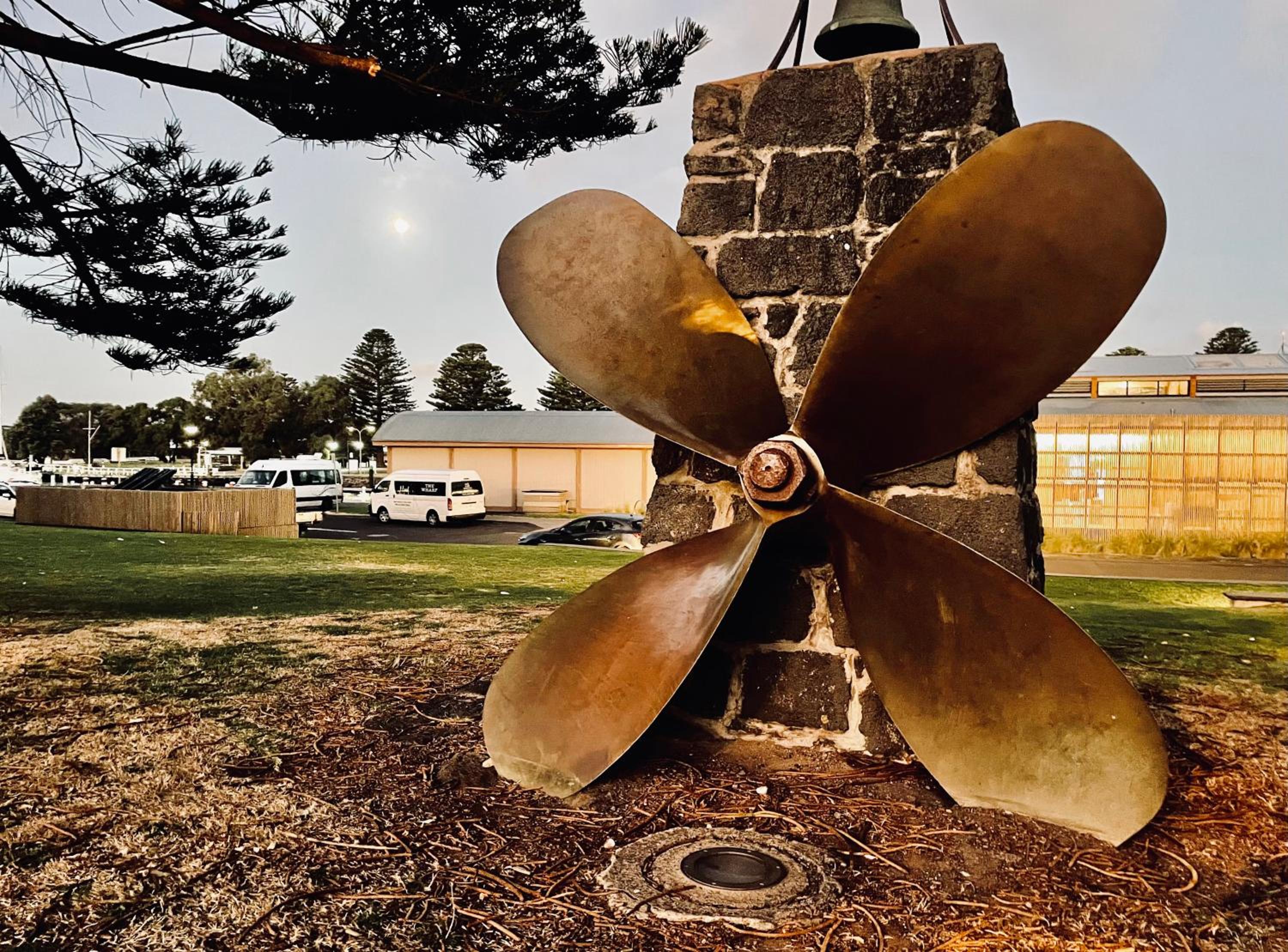 Edge17 Waterfront Apartment, plus Cottage with Garden View - Port Fairy