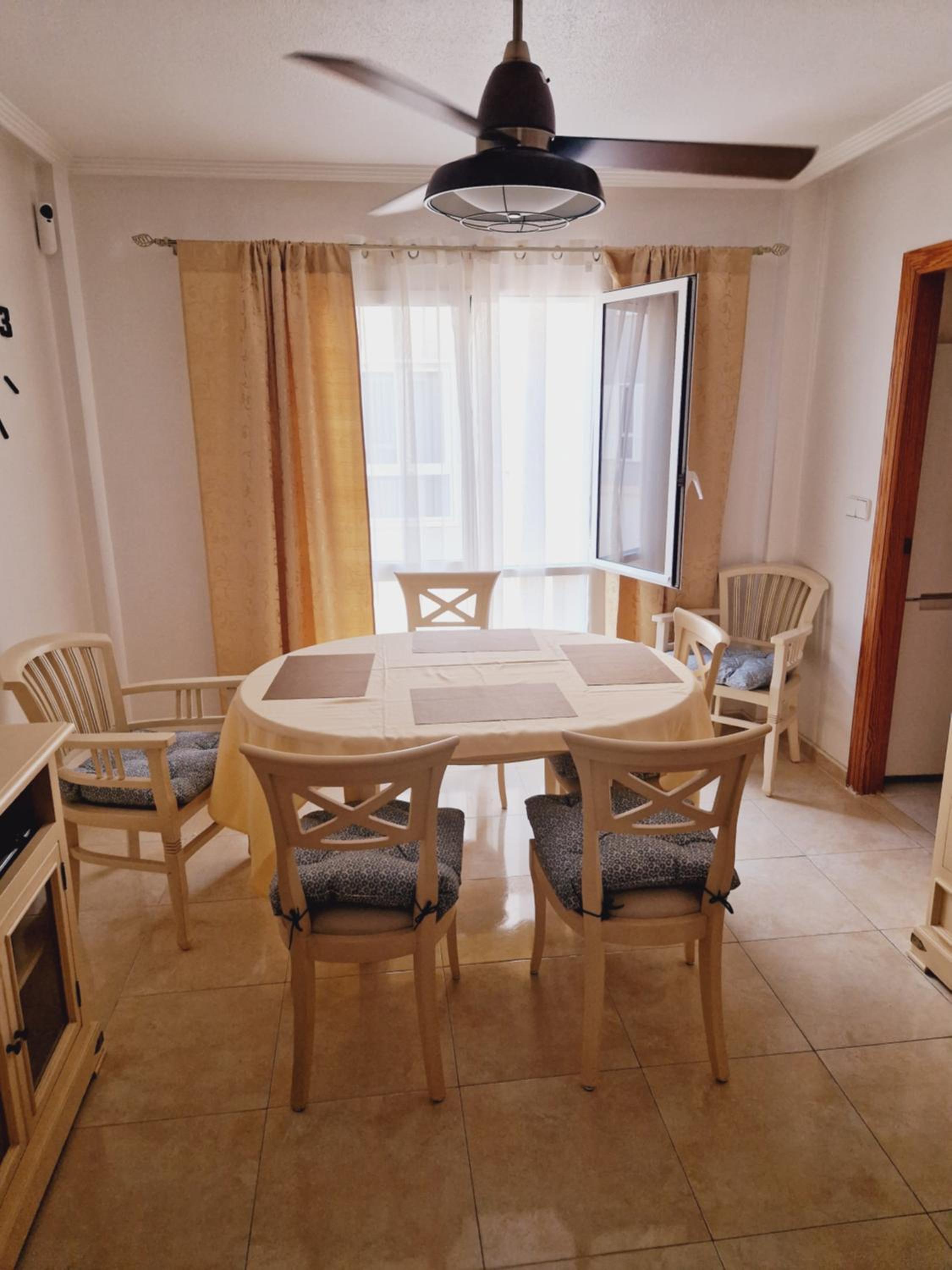 Magnifico chalet adosado en Torrevieja, Alicante.