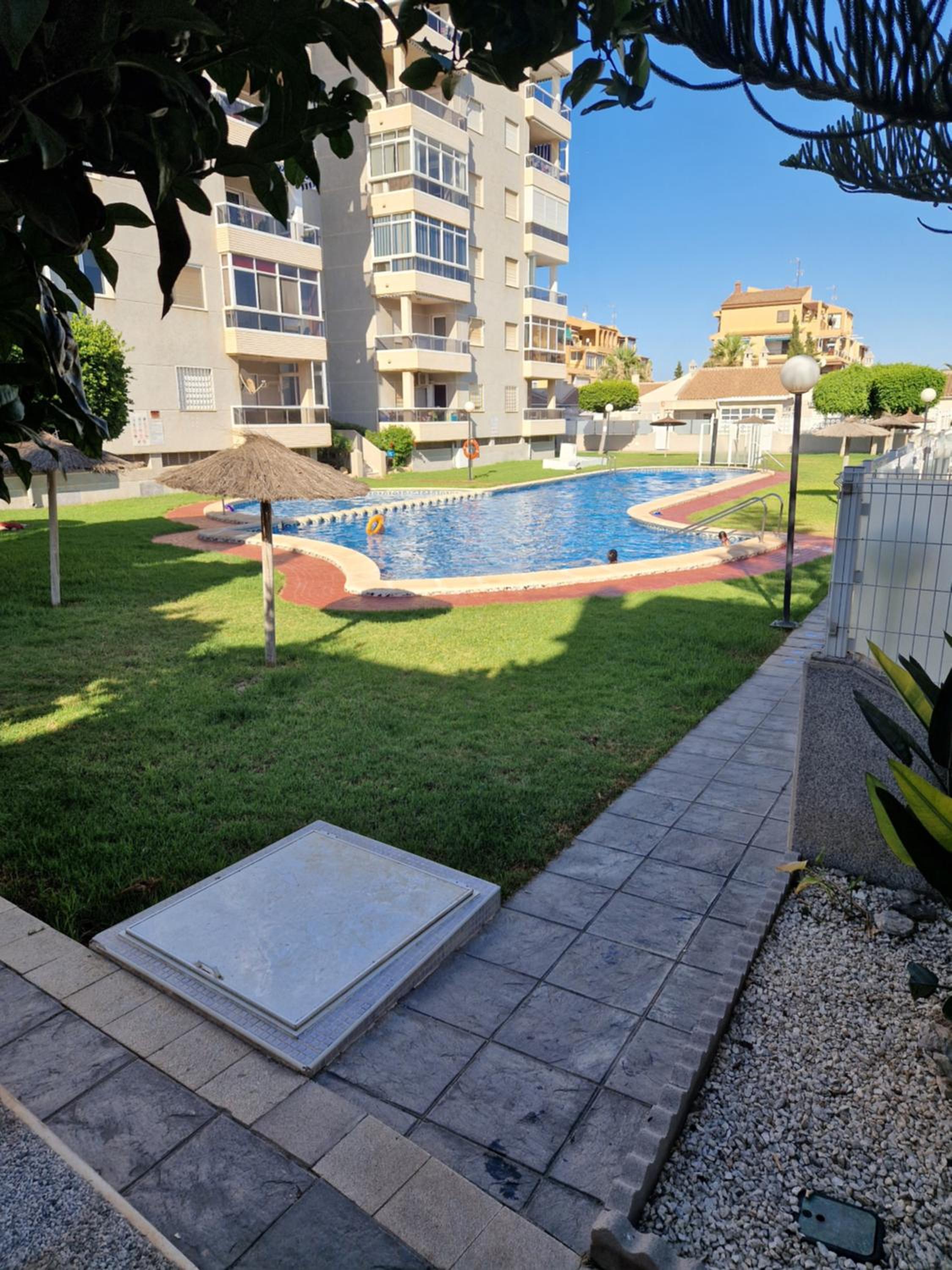 Magnifico chalet adosado en Torrevieja, Alicante.