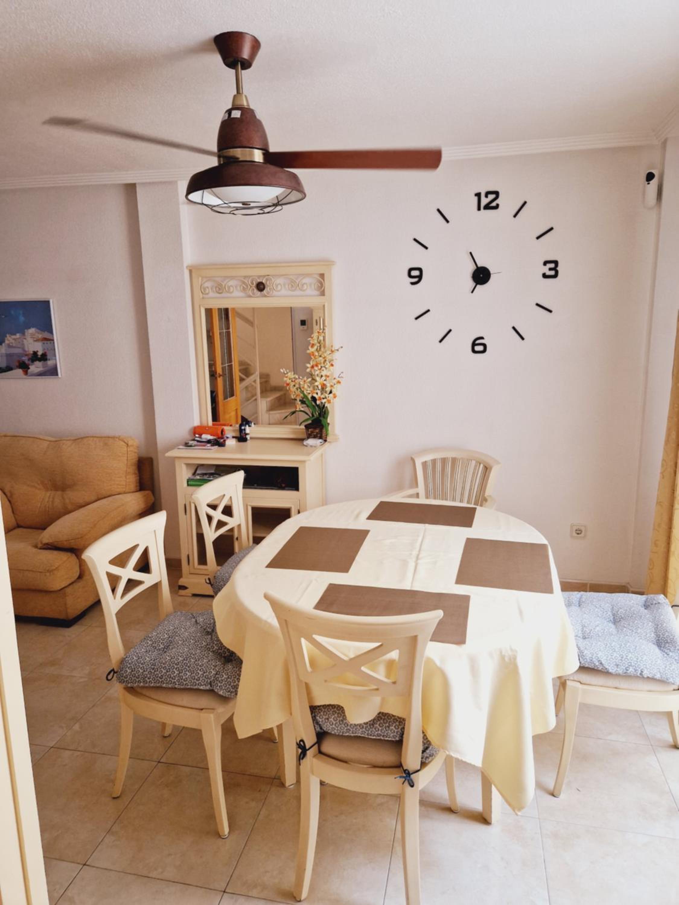Magnifico chalet adosado en Torrevieja, Alicante.