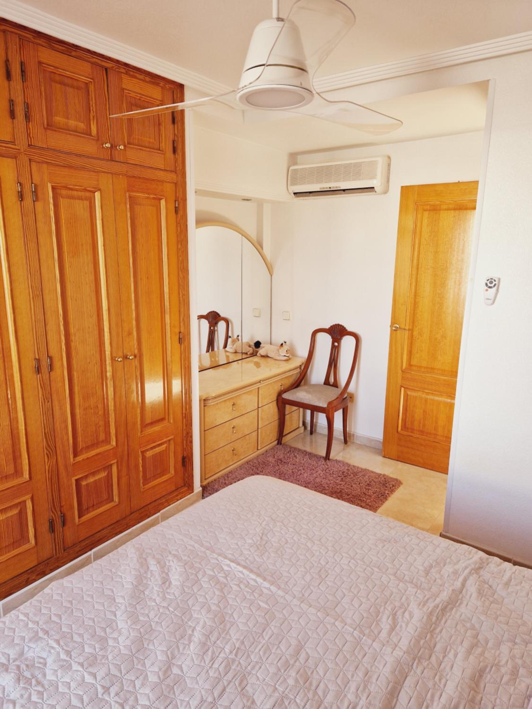 Magnifico chalet adosado en Torrevieja, Alicante.