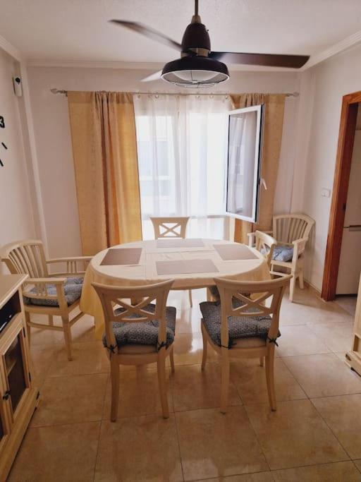 Magnifico chalet adosado en Torrevieja, Alicante.