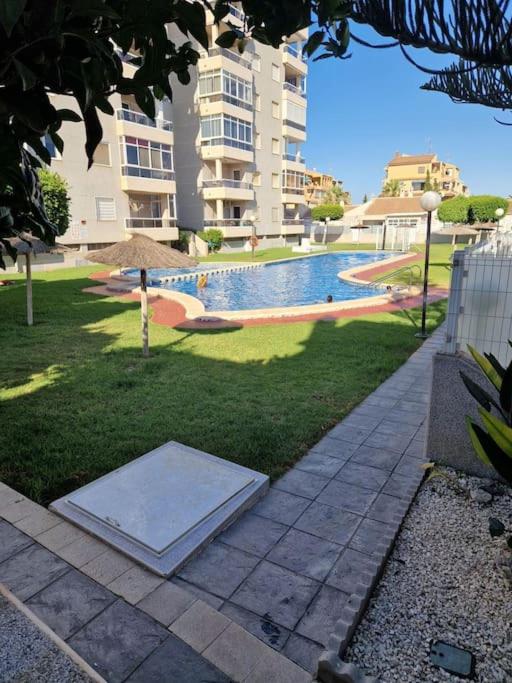 Magnifico chalet adosado en Torrevieja, Alicante.