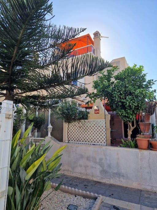 Magnifico chalet adosado en Torrevieja, Alicante.